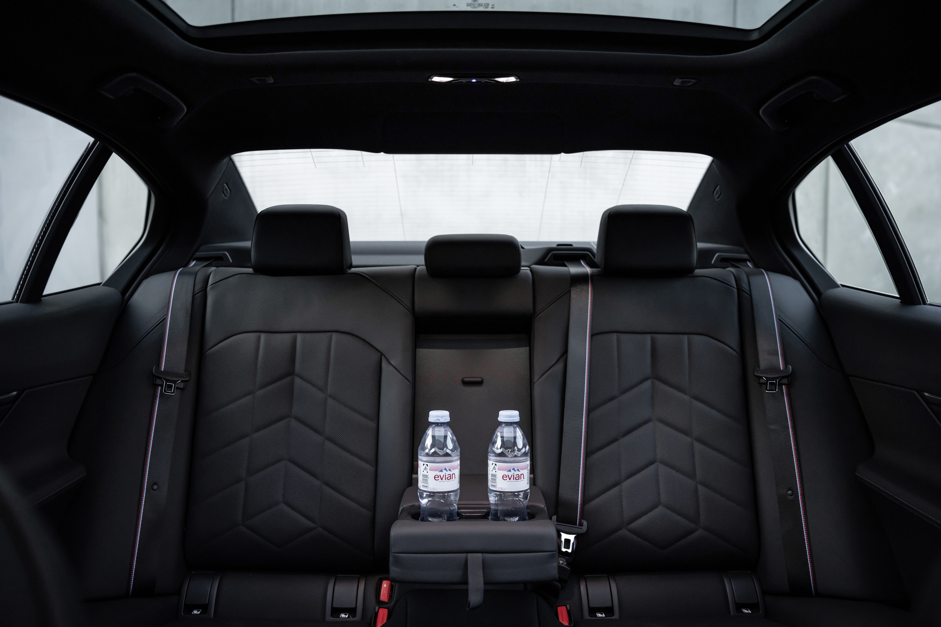 Business Class Sedan - Image 2