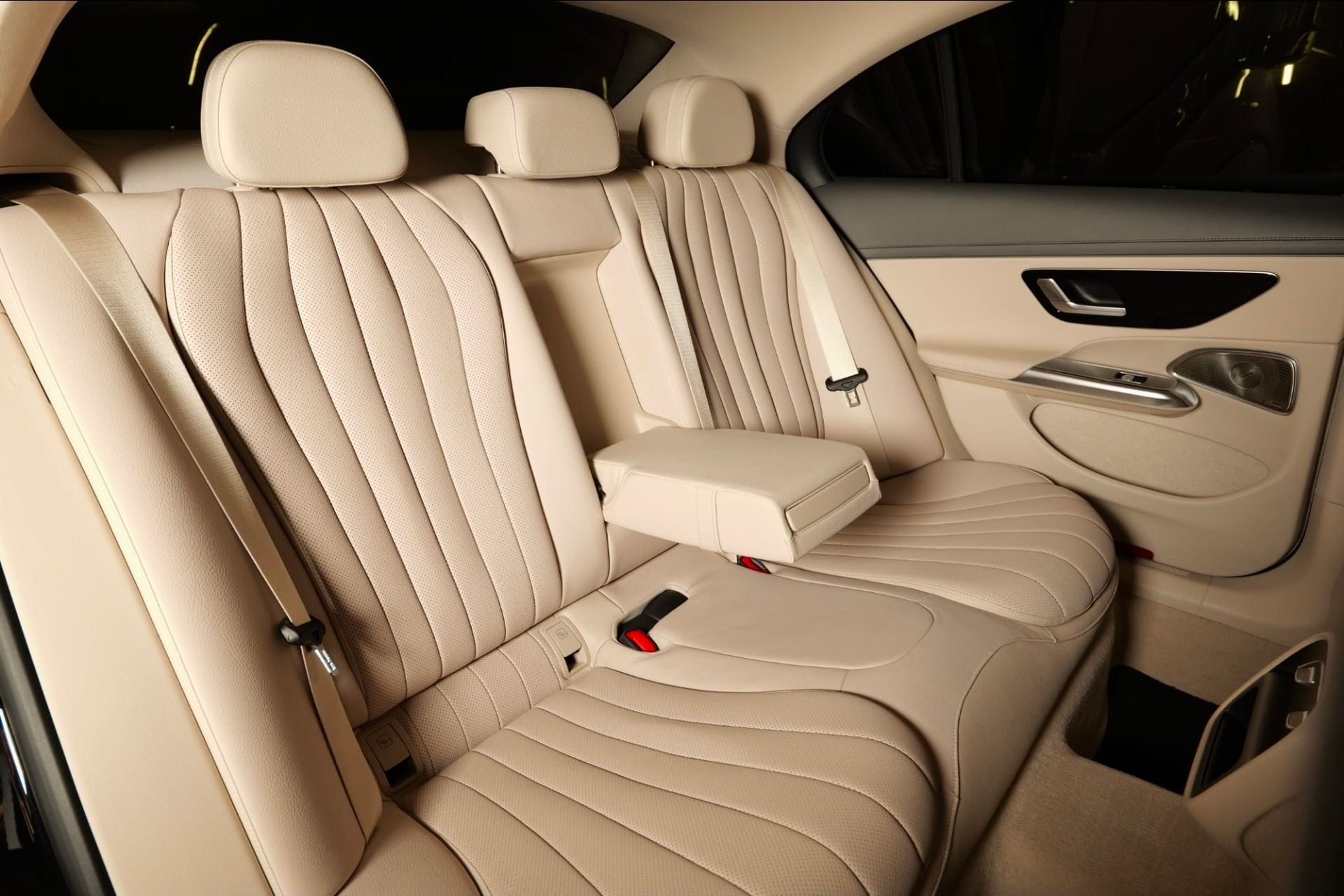 Executive Sedan (Mercedes-Benz E-Class) - Image 11