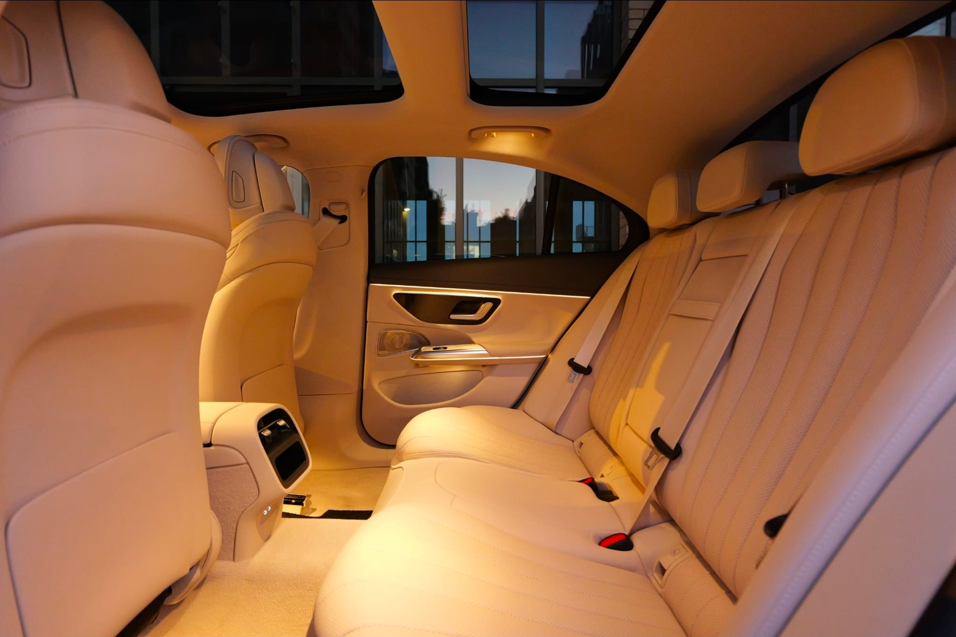 Executive Sedan (Mercedes-Benz E-Class) - Image 10