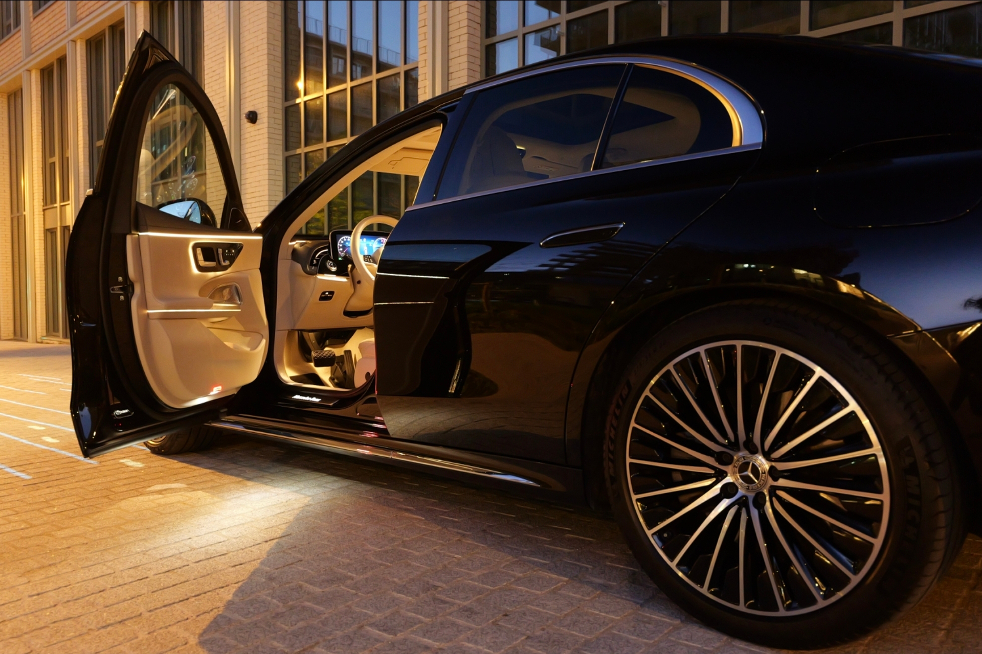 Executive Sedan (Mercedes-Benz E-Class) - Image 7