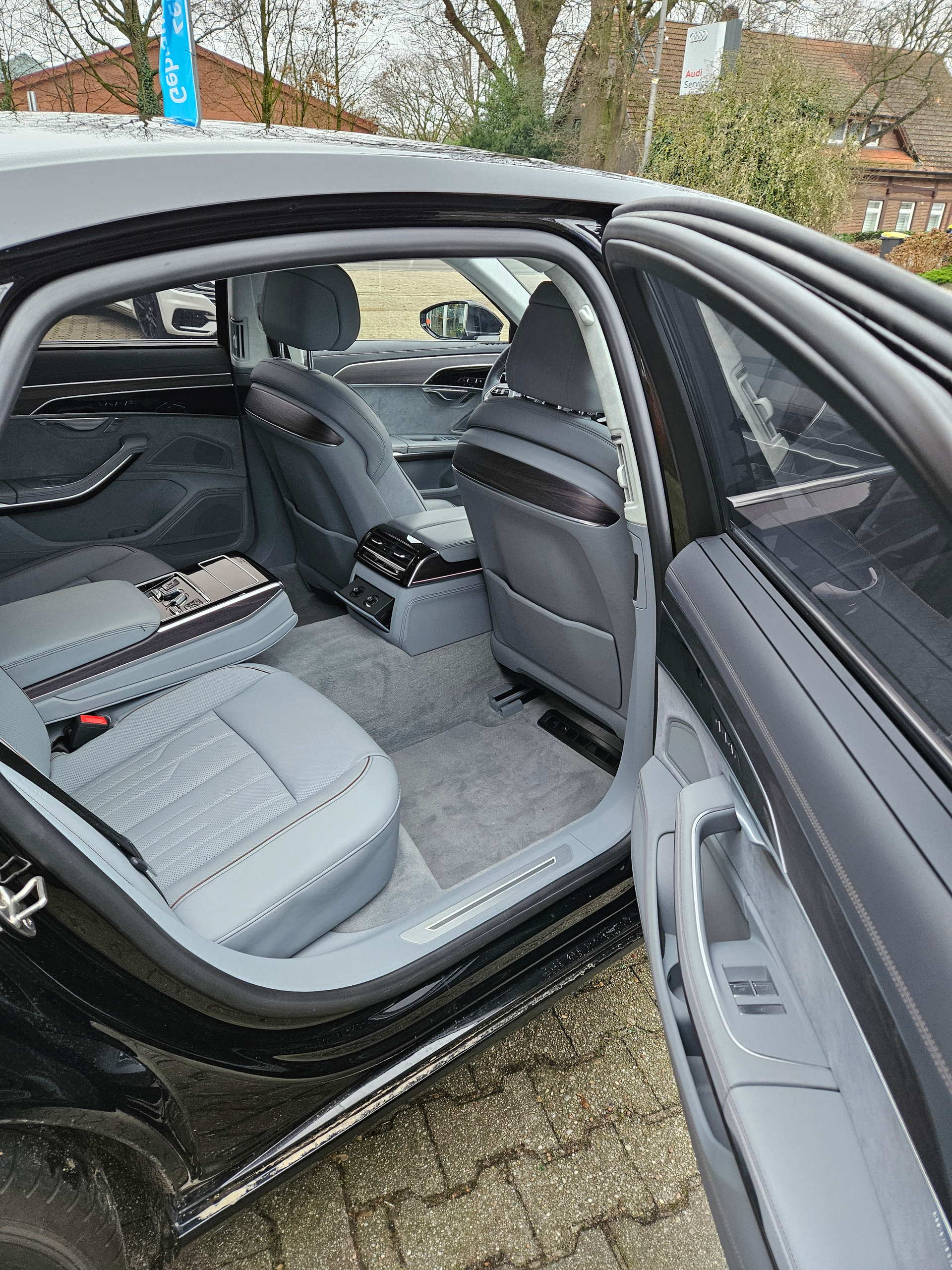 Executive Shuttle - Image 2
