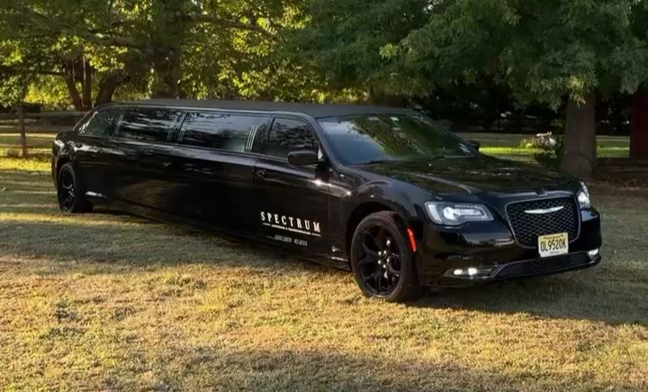 Chrysler 300 "Hollywood" Stretch Limousine