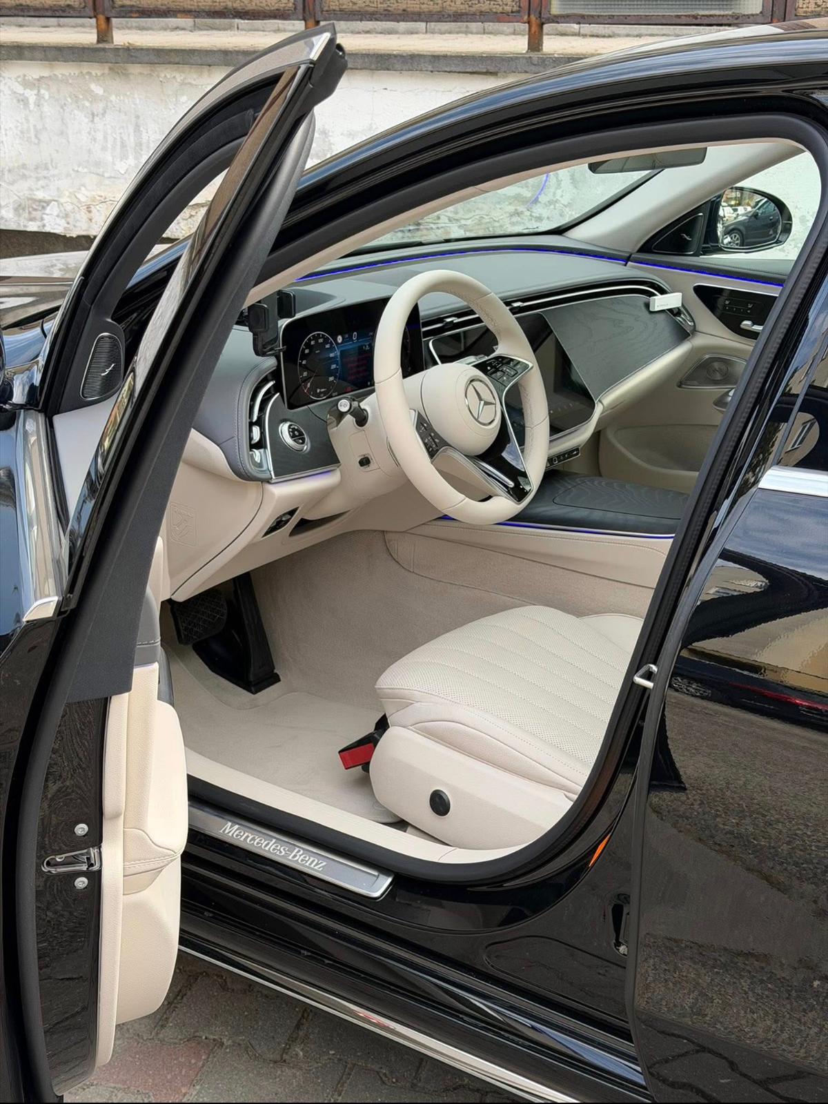 Business Sedan  - Image 5