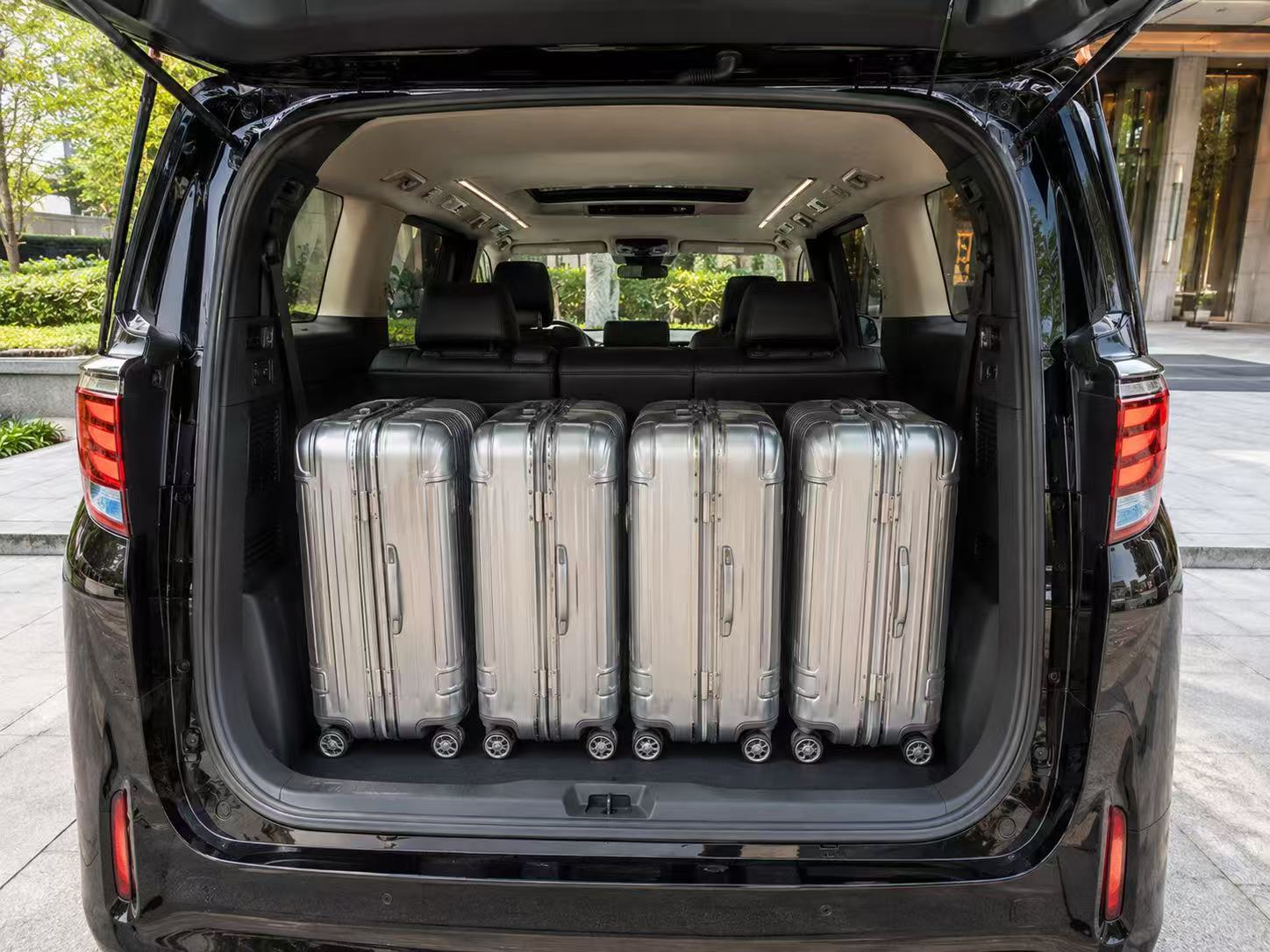 Premium Minivan - Image 4