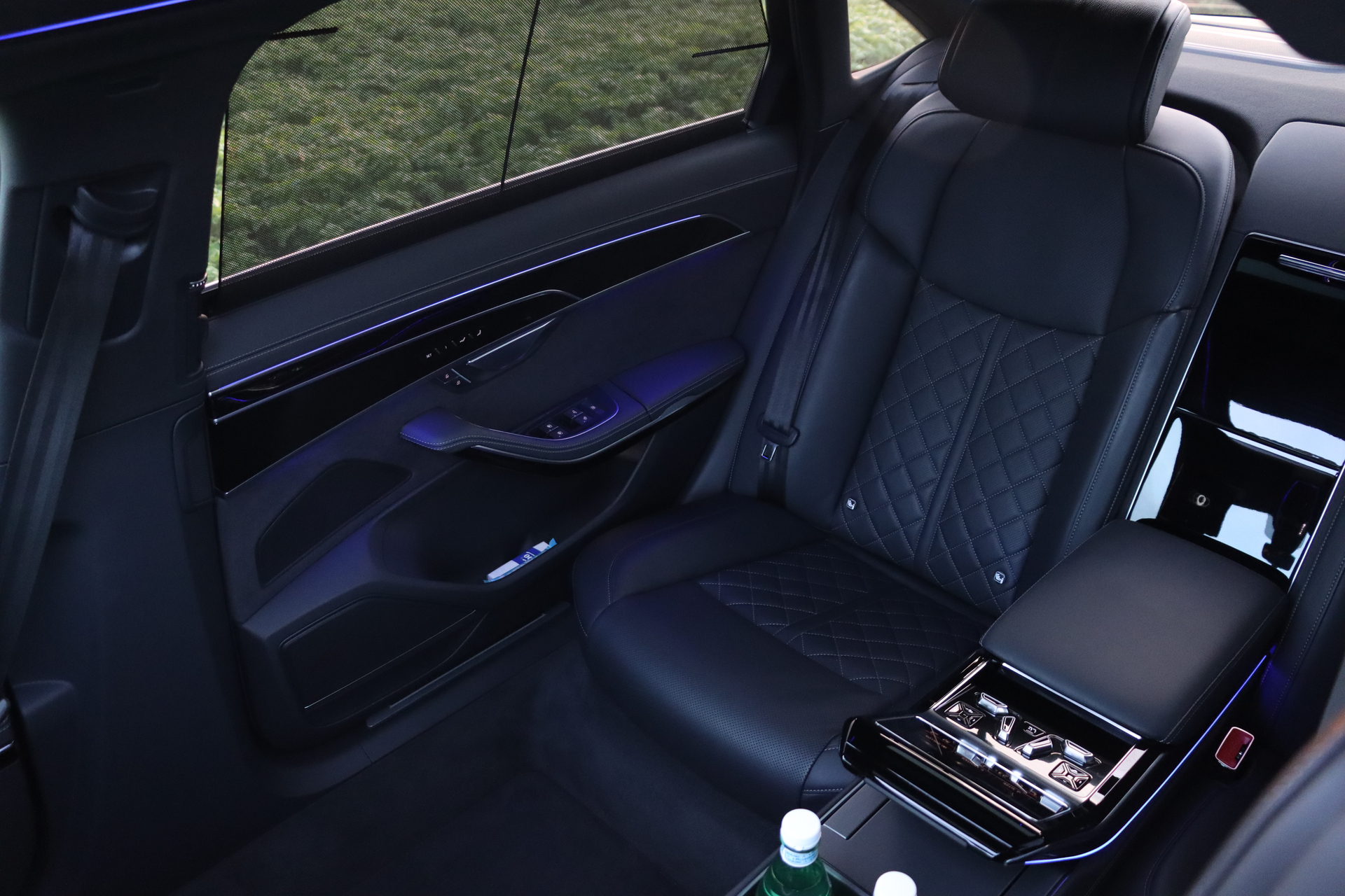 First Class Sedan - Image 4