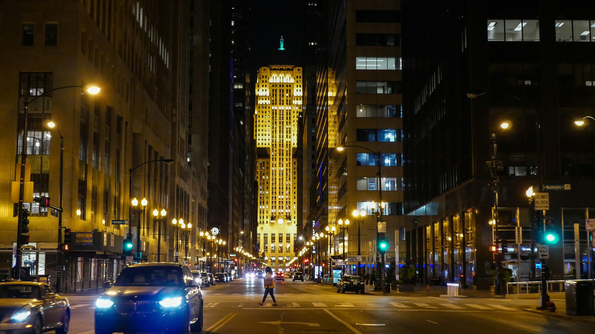 Knoors Livery & Transportation LLC - Experience the ultimate in comfort and style with our private car chauffeur service.
