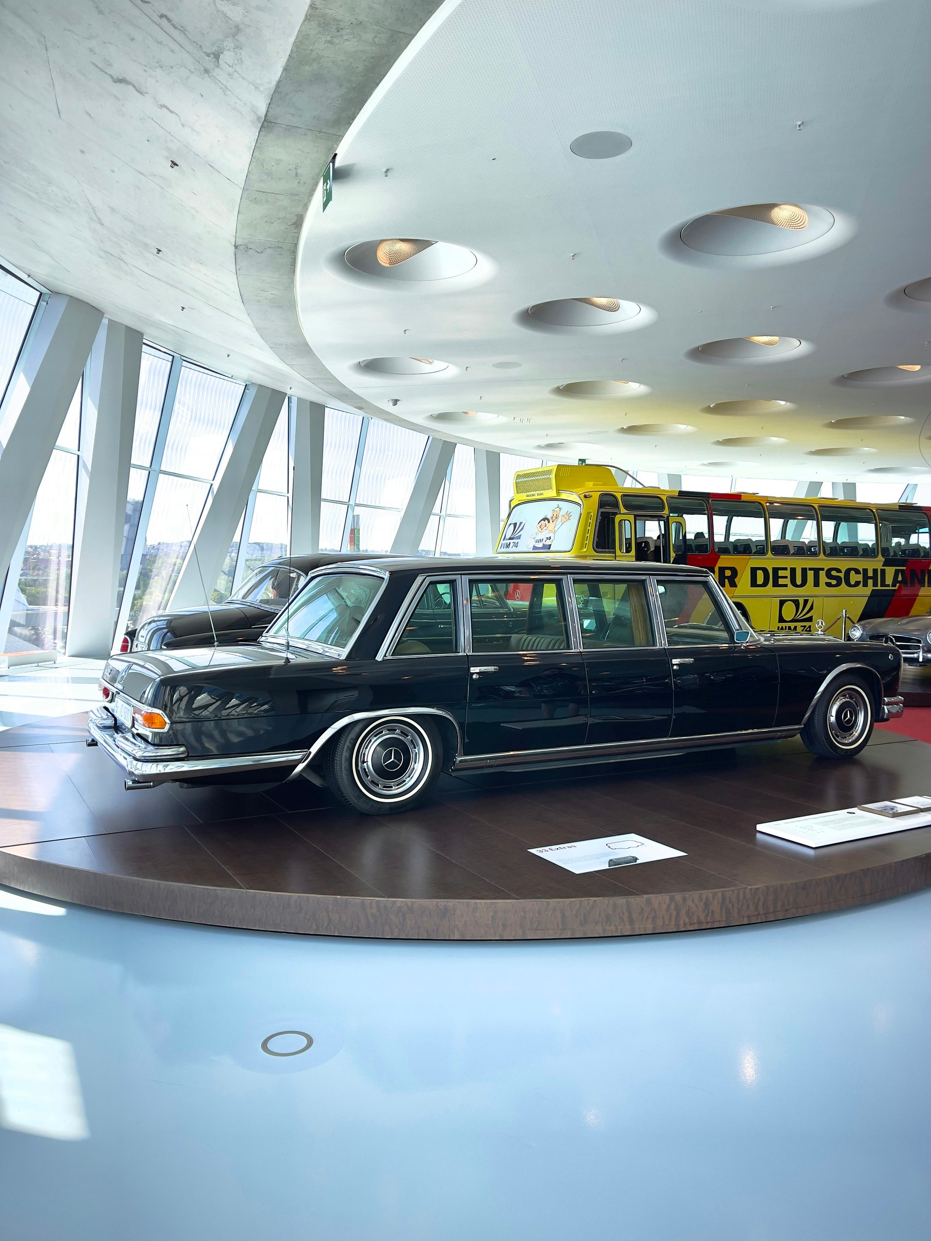 AAAML.LLC - Luxury Limousine Service