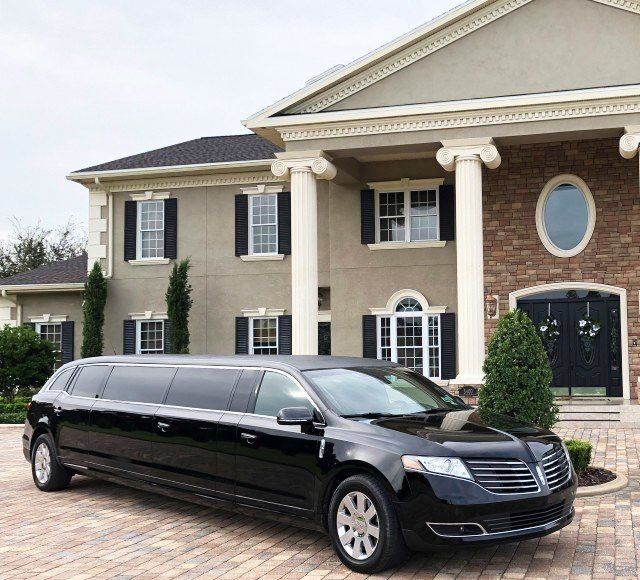 10-Passenger Stretch Fleet