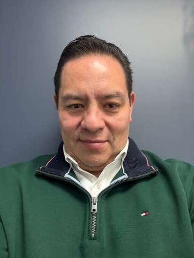 Carlos E Nunez L