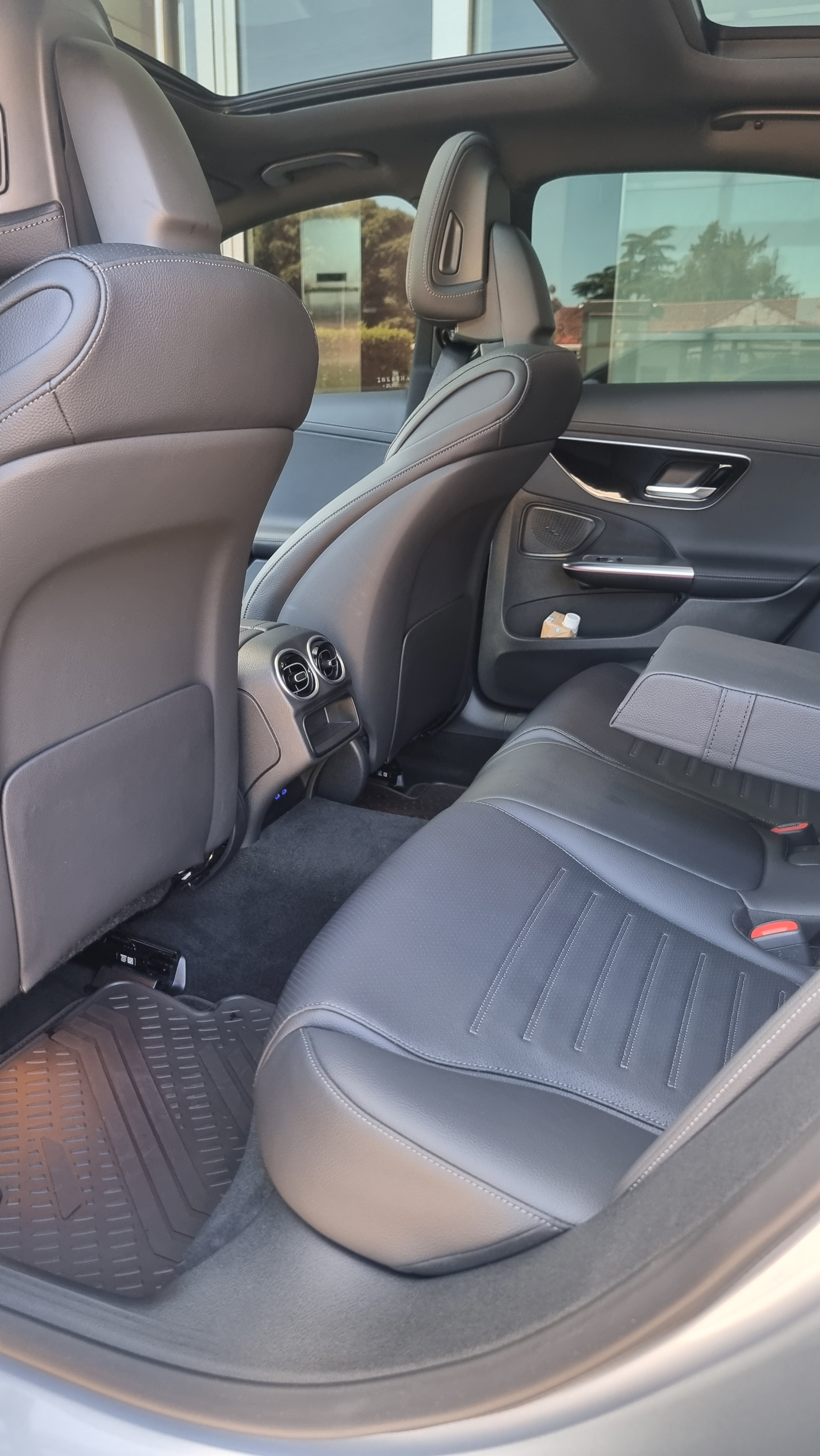 Standard Premium Sedan - Image 5