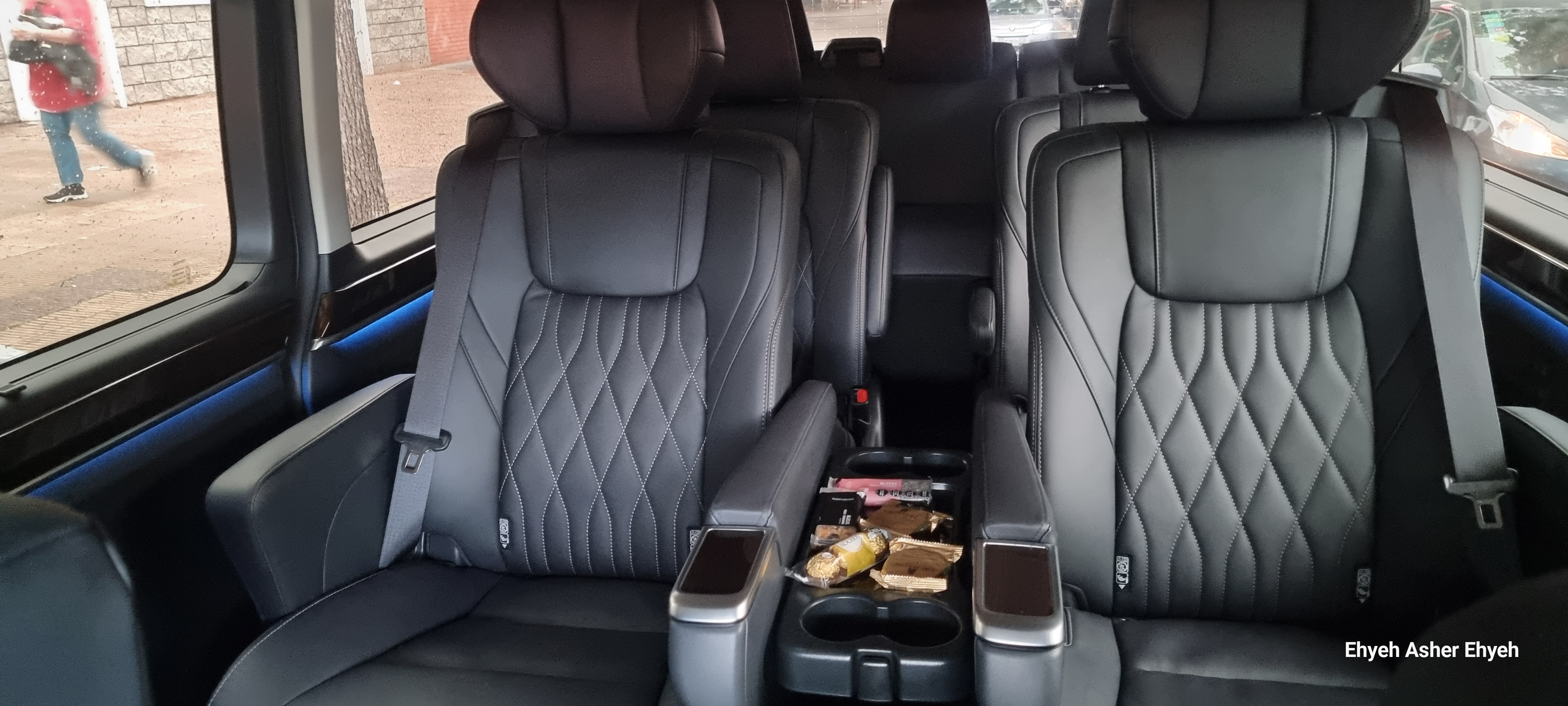 Luxury Minivan - Image 3