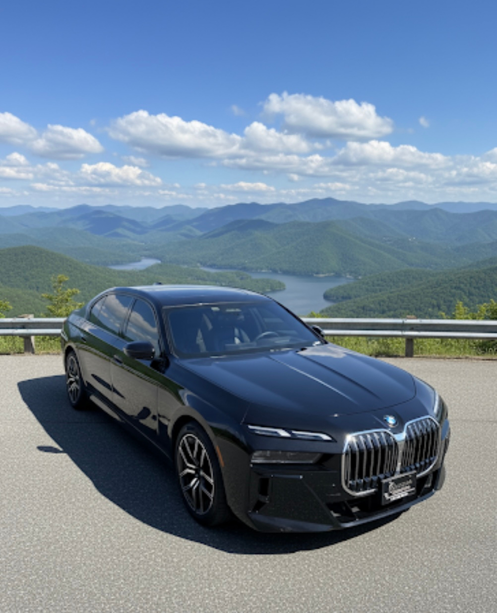 LUXURY SEDAN - Image 2