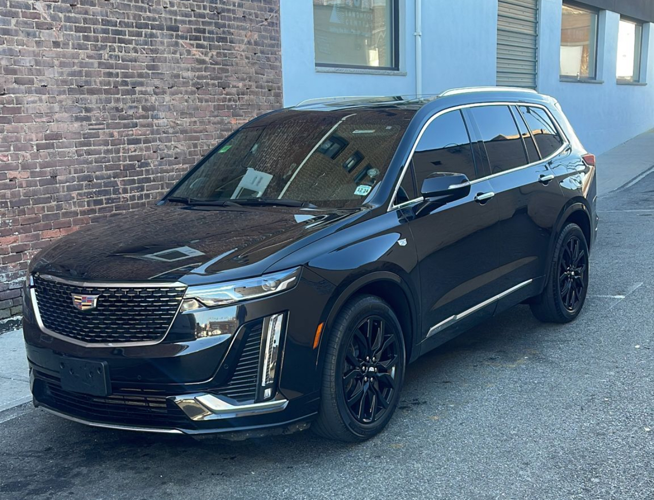 Business sedan  - Image 2