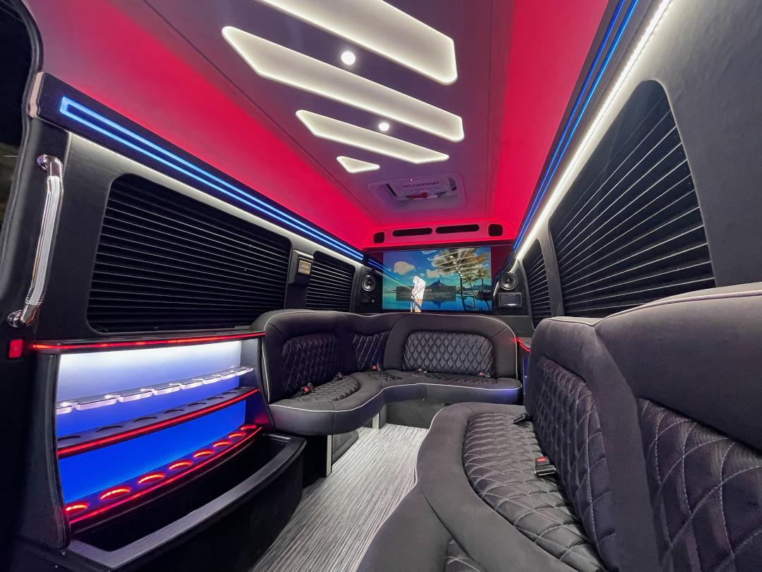 Limo /Party Sprinter - Image 8