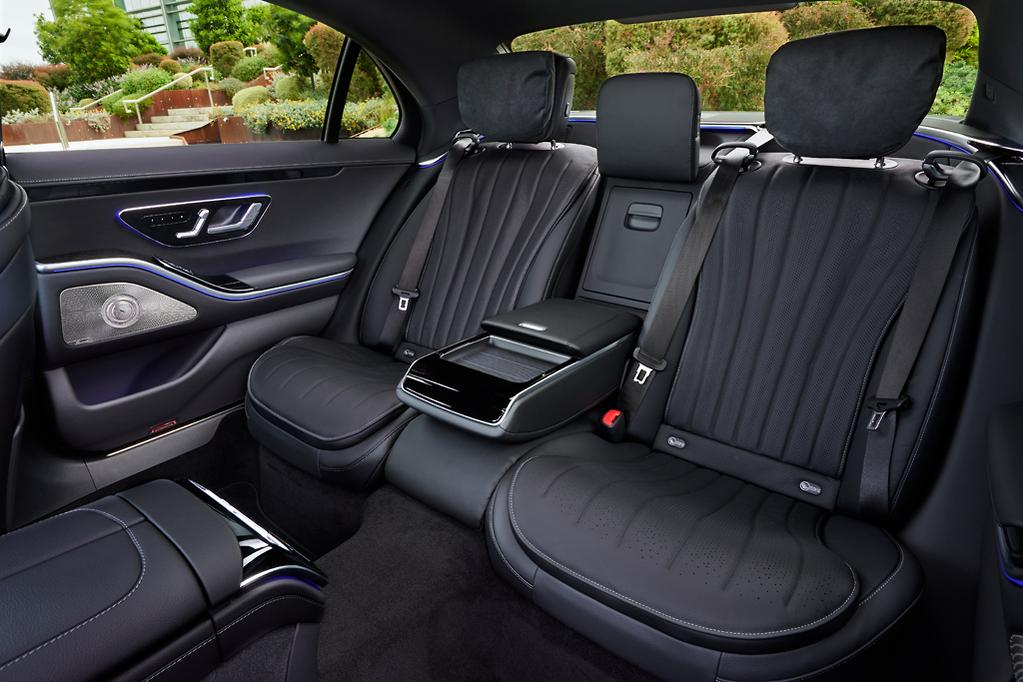 Luxury Sedan - Image 3