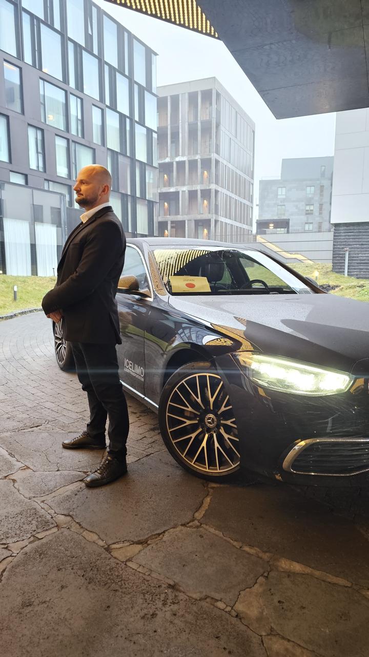 Luxury Sedan - Image 2