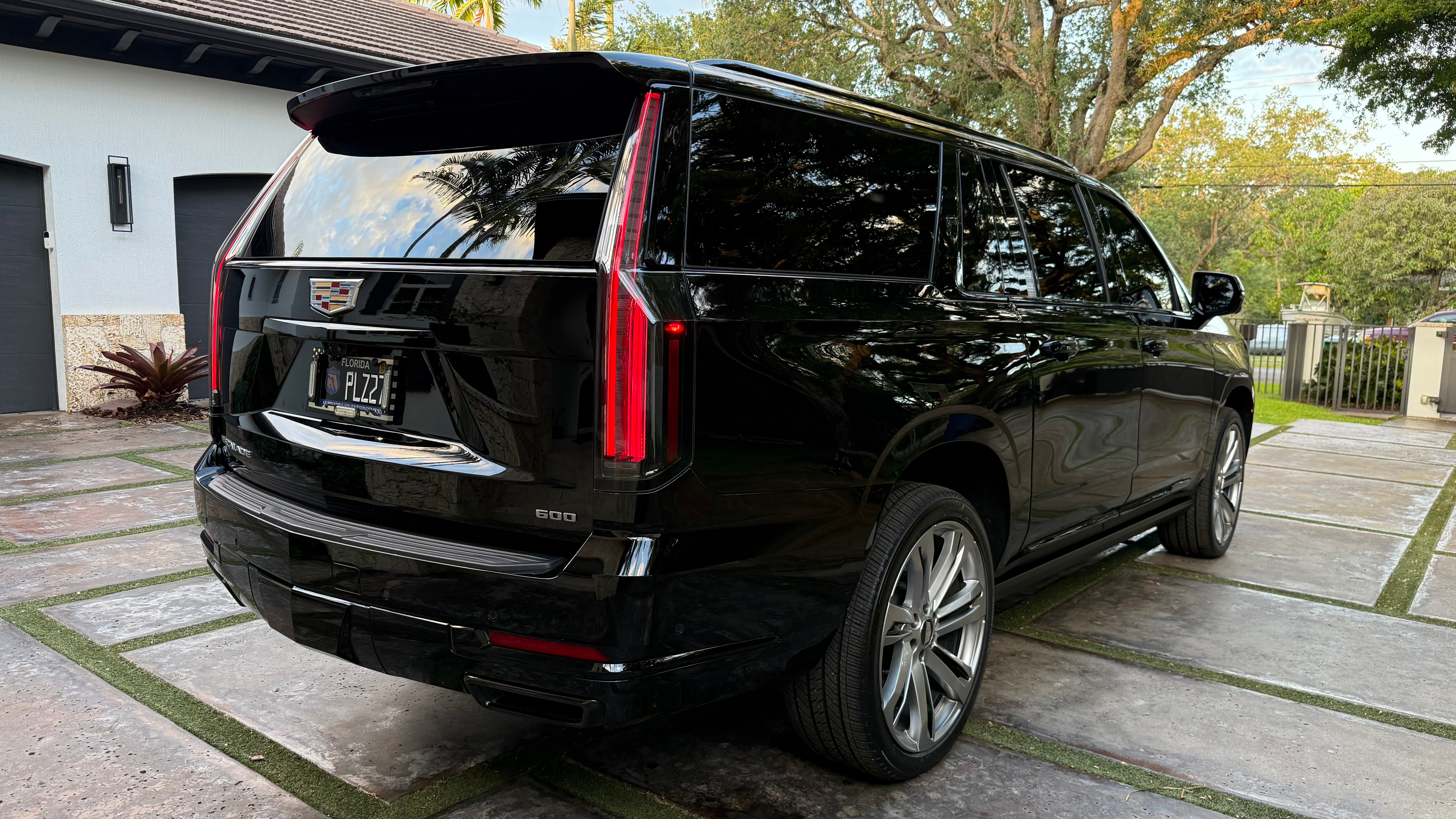     Luxury SUV – Cadillac Escalade ESV (2026) - Image 9