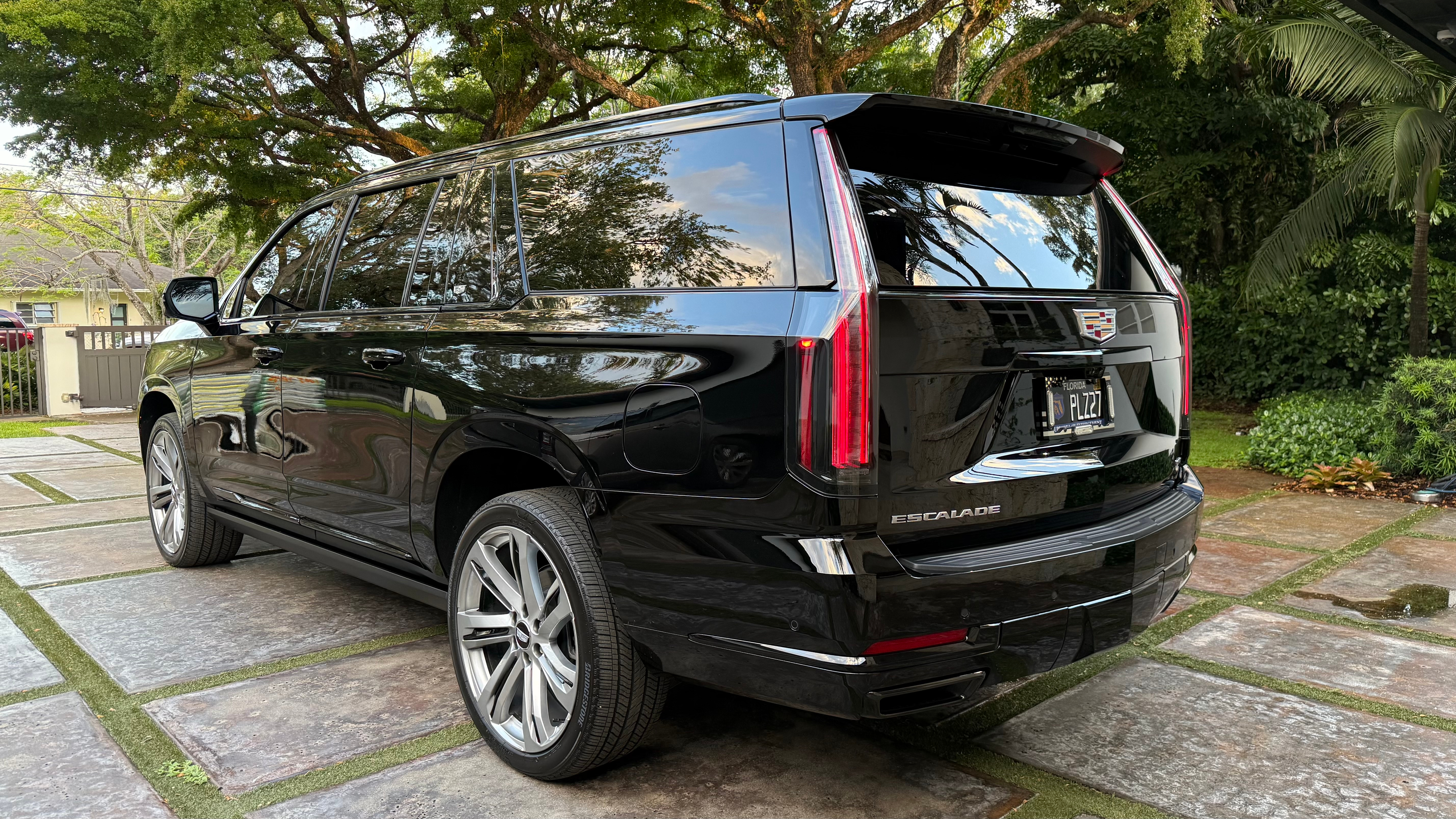     Luxury SUV – Cadillac Escalade ESV (2026) - Image 7