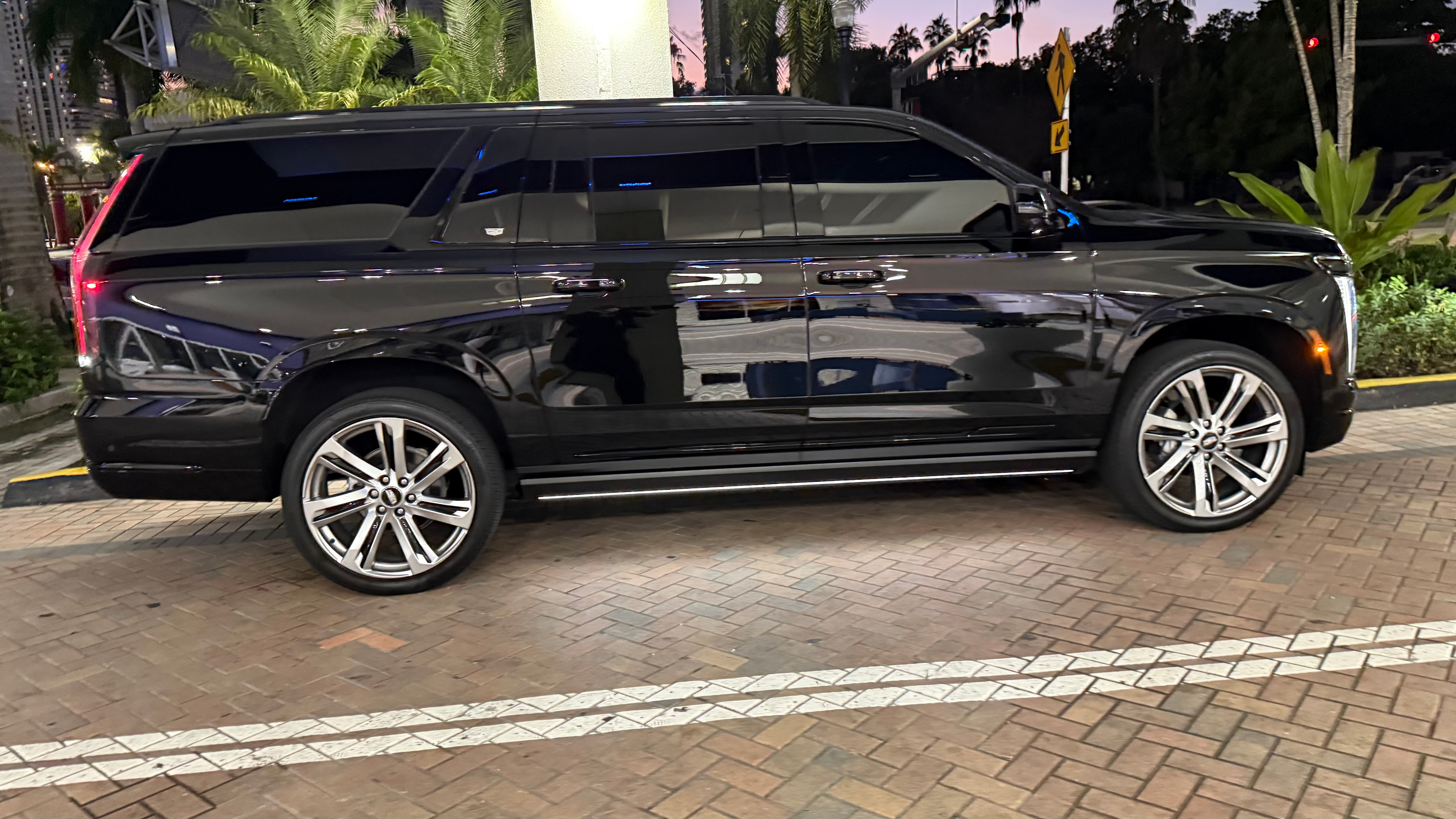     Luxury SUV – Cadillac Escalade ESV (2026) - Image 8