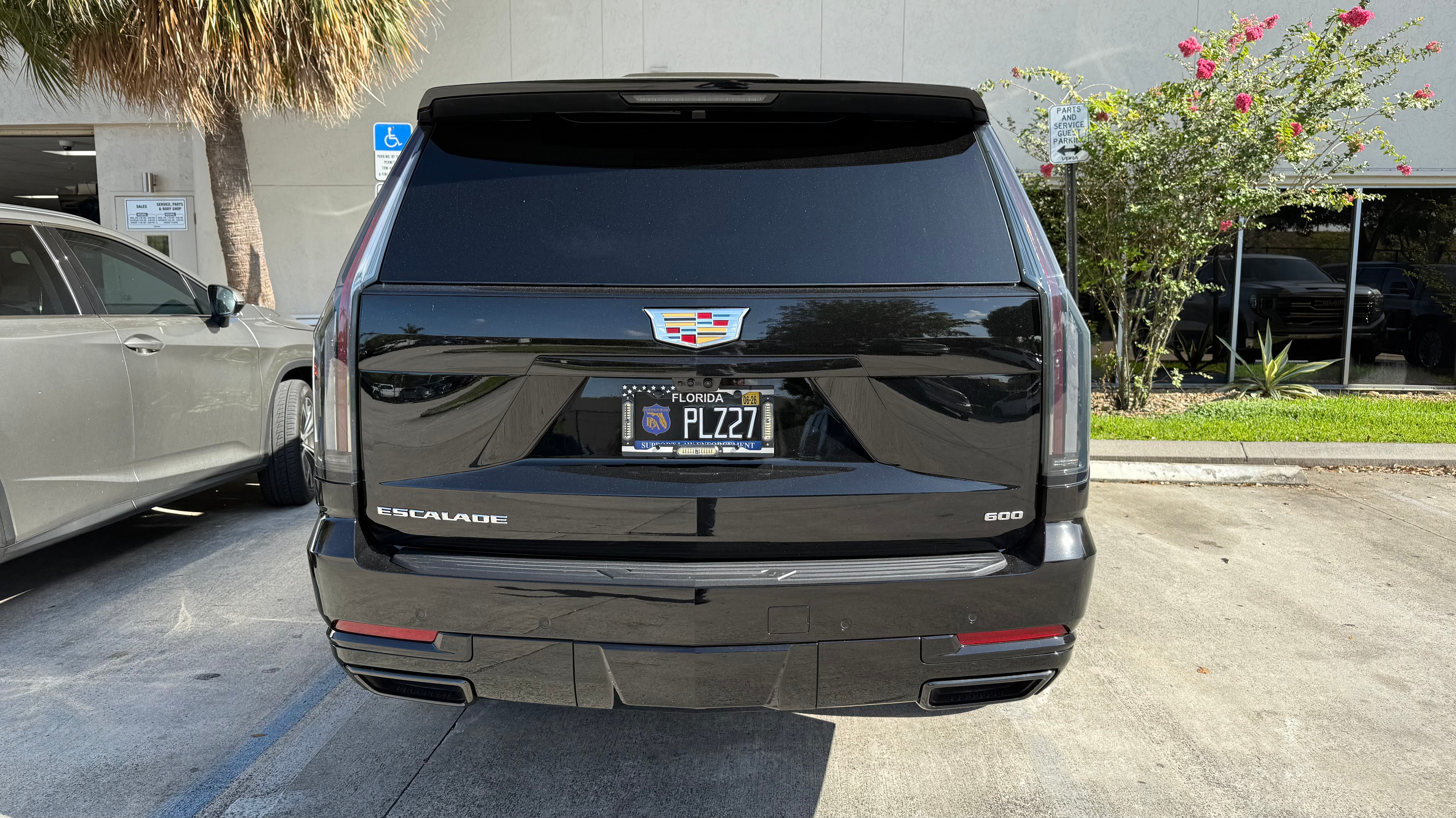     Luxury SUV – Cadillac Escalade ESV (2026) - Image 4