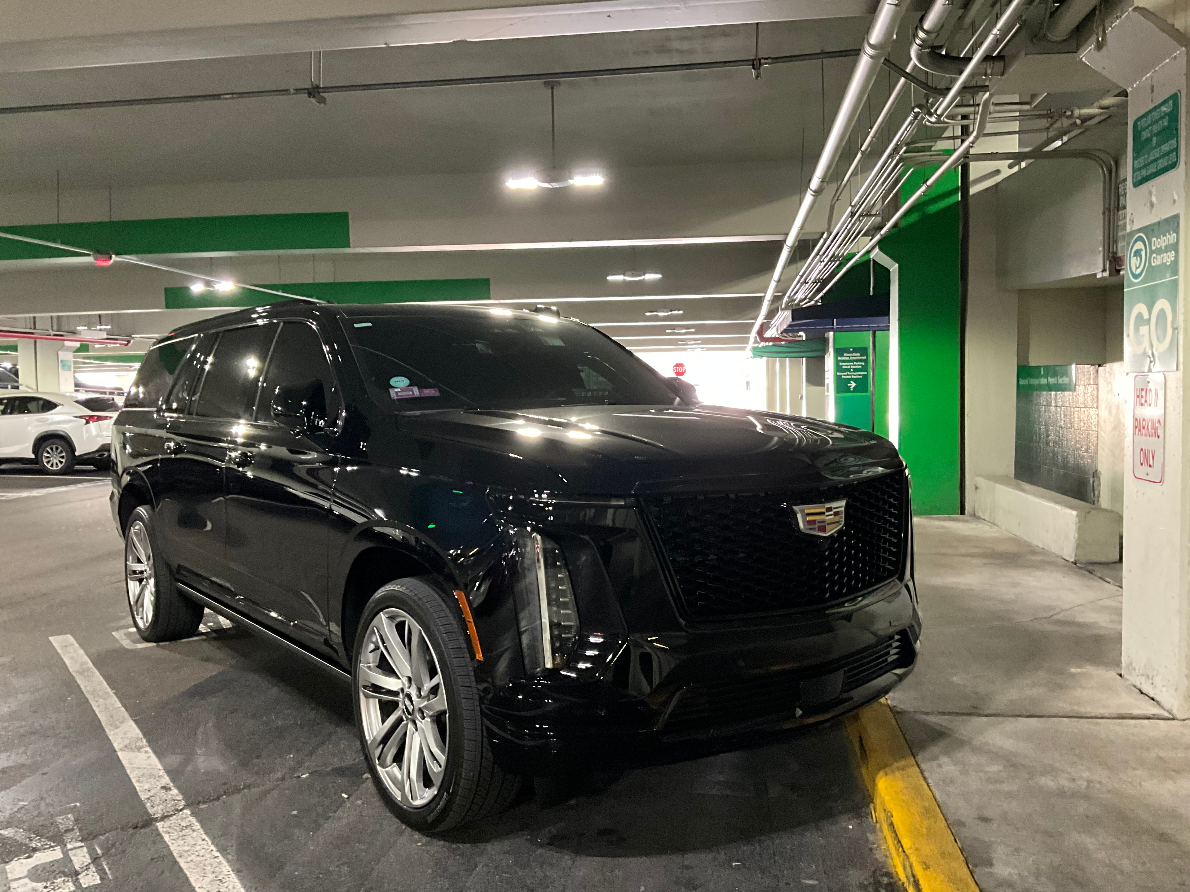     Luxury SUV – Cadillac Escalade ESV (2026) - Image 5