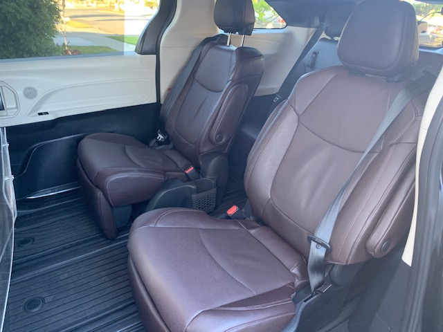 Toyota Sienna Minivan - Image 3