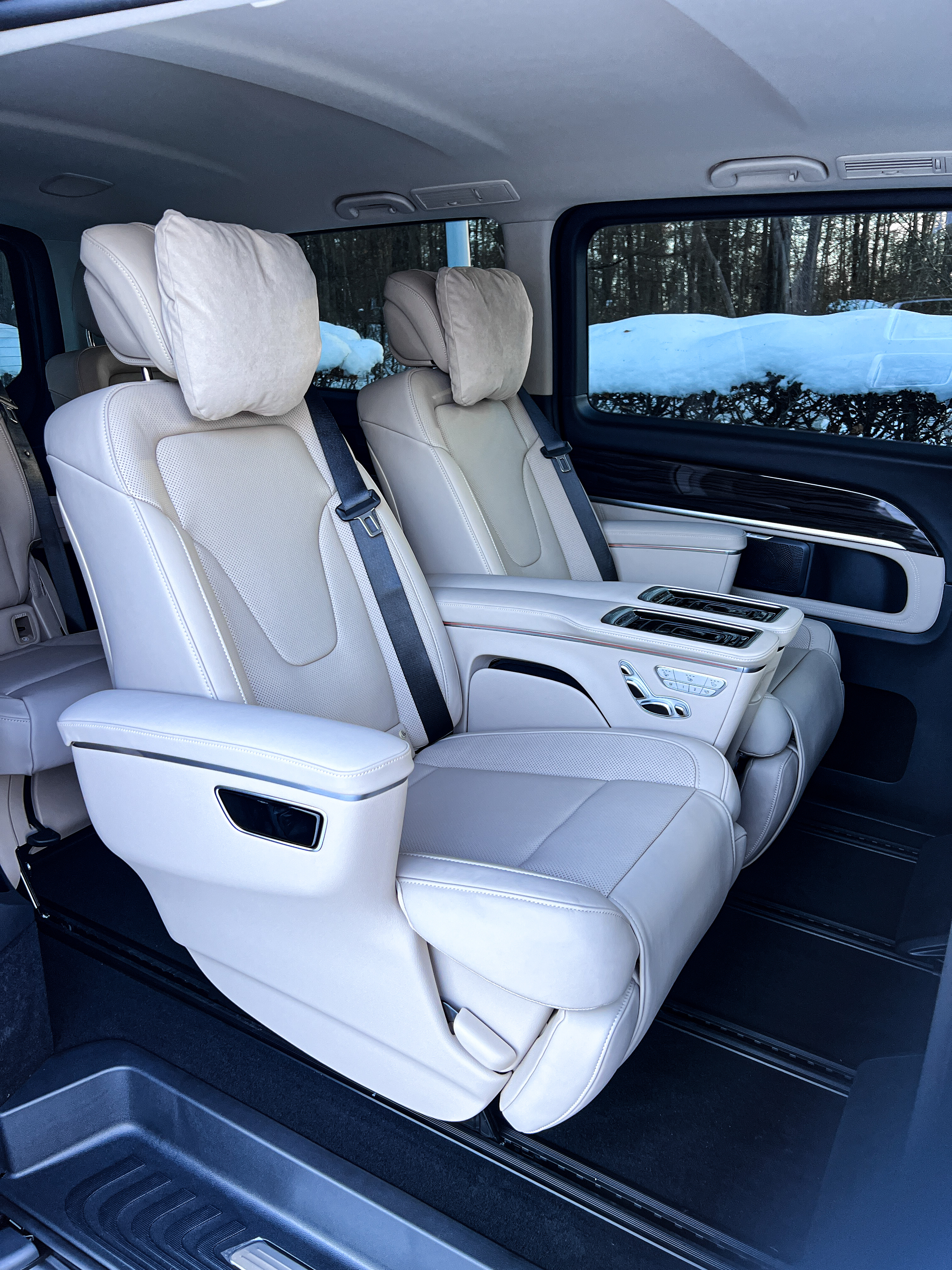 Mercedes V-Class XXL Luxury Edition (with captain's and reclining seats)