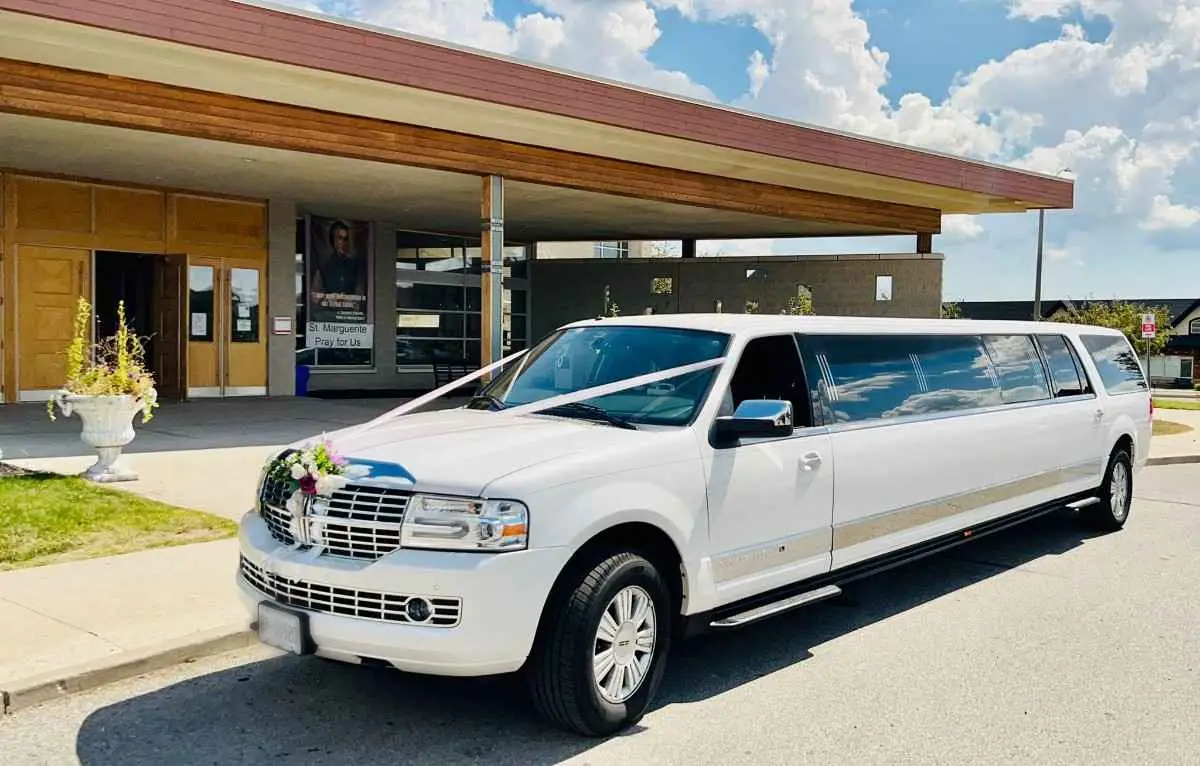 SUV LINCOLN WHITE NAVIGATOR LIMO