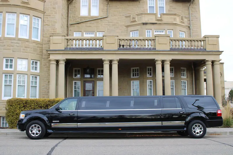 SUV LINCOLN BLACK NAVIGATOR LIMO