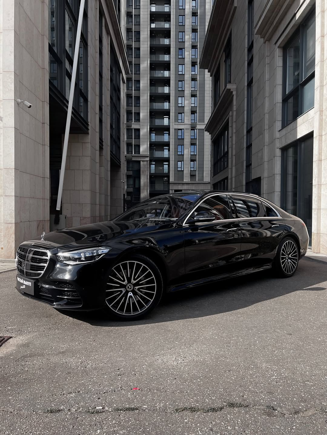 Rocky's Worldwide Chauffeured Transportation - Image 11