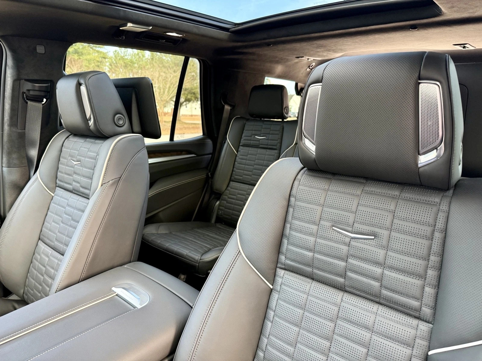 Rocky's Worldwide Chauffeured Transportation - Image 10