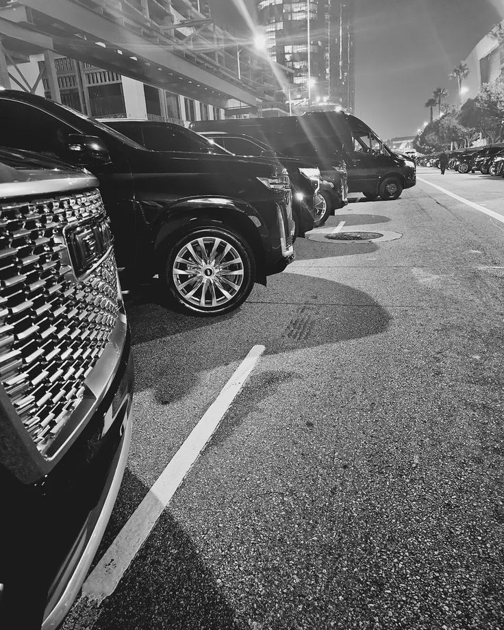 Rocky's Worldwide Chauffeured Transportation - Image 8