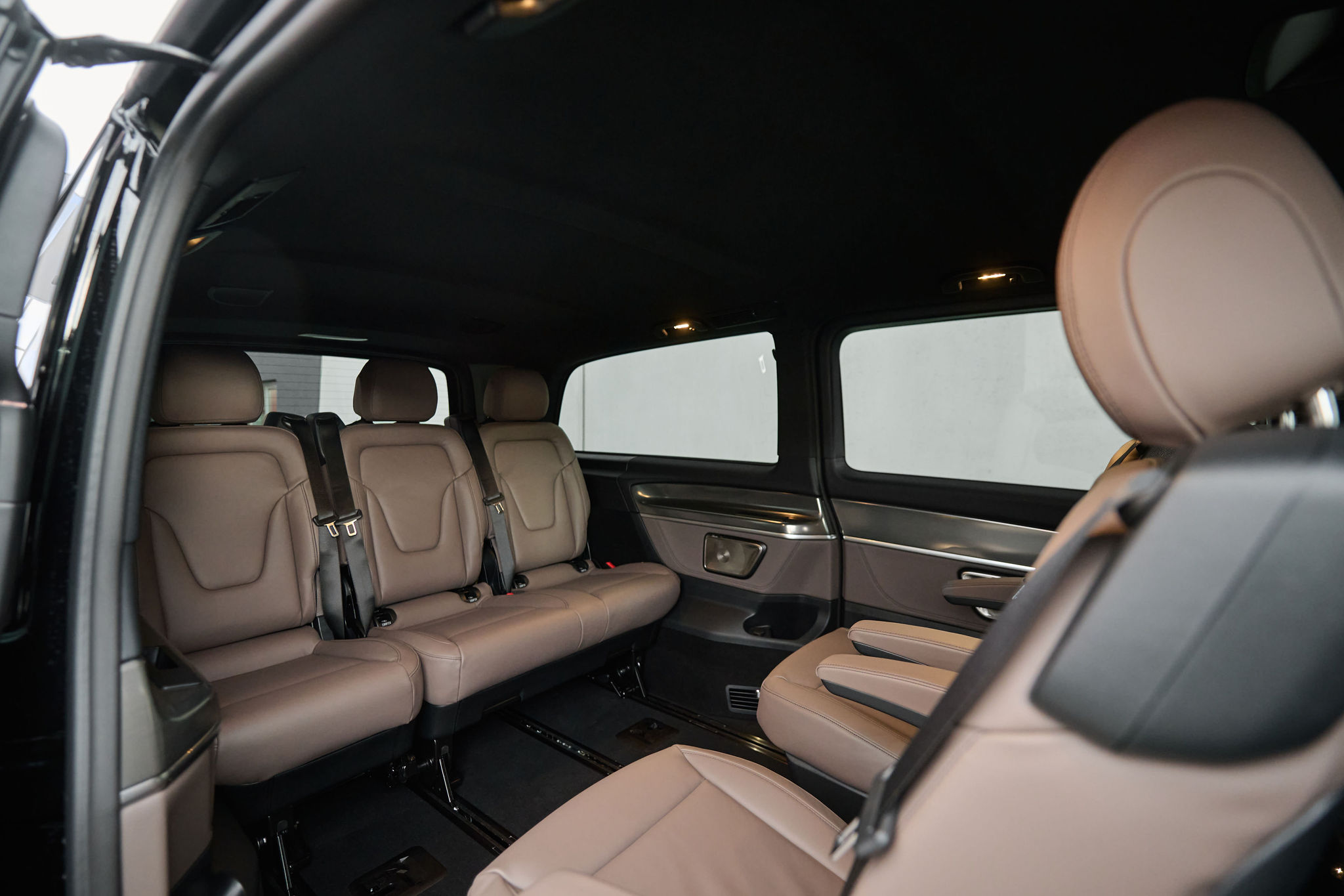 Mercedes V-Class Premium Van - Image 3