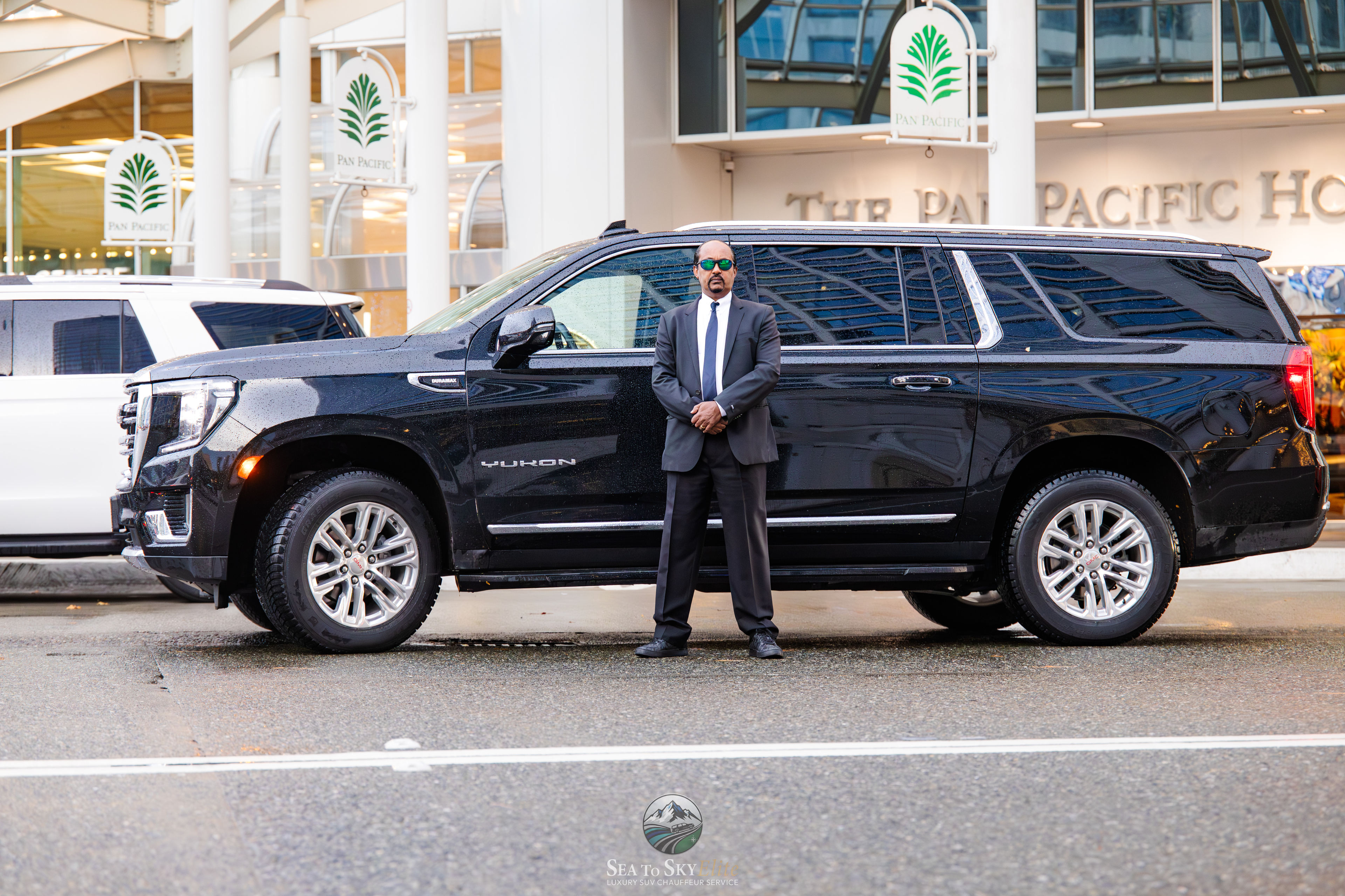 2024 GMC Yukon XL (Black-on-Black),