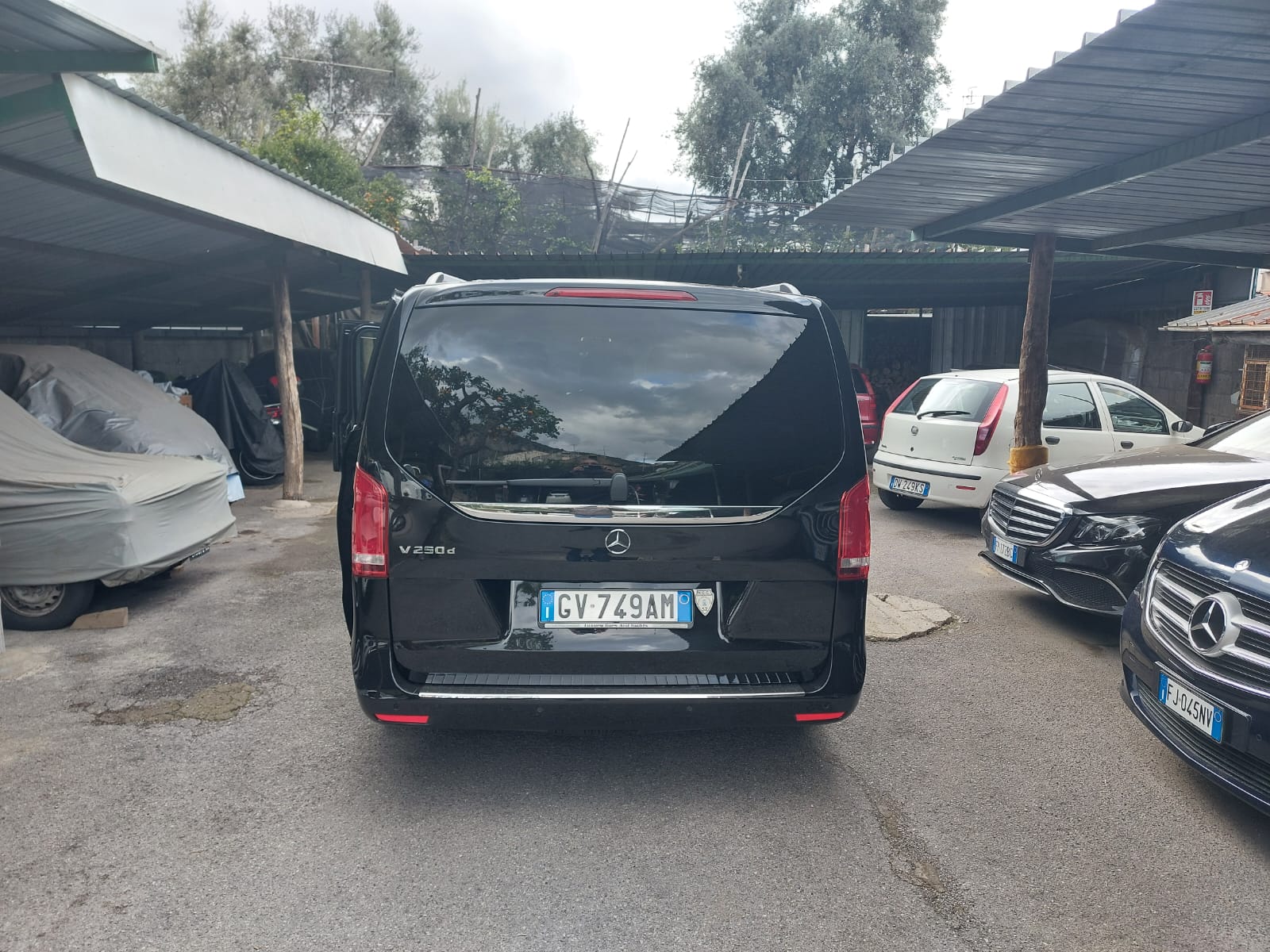 Premium Luxury Minivan Class V - Image 3