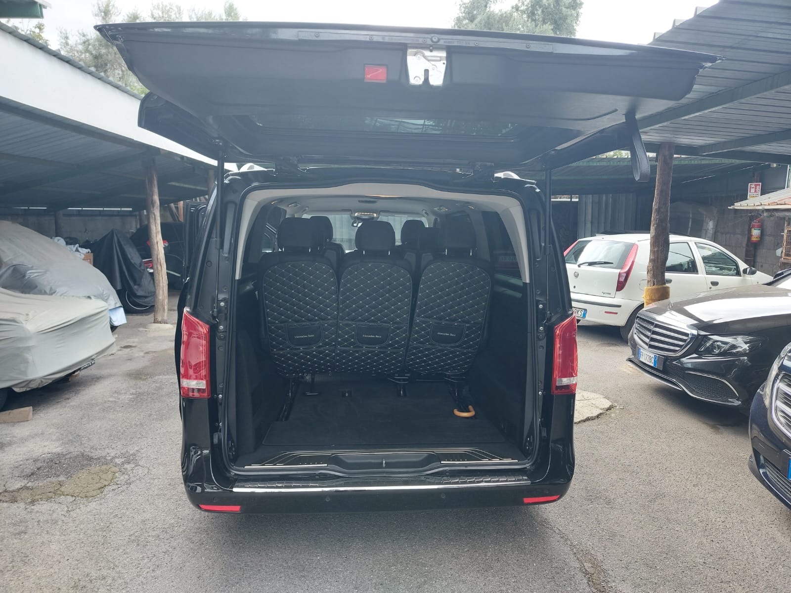 Premium Luxury Minivan Class V - Image 4