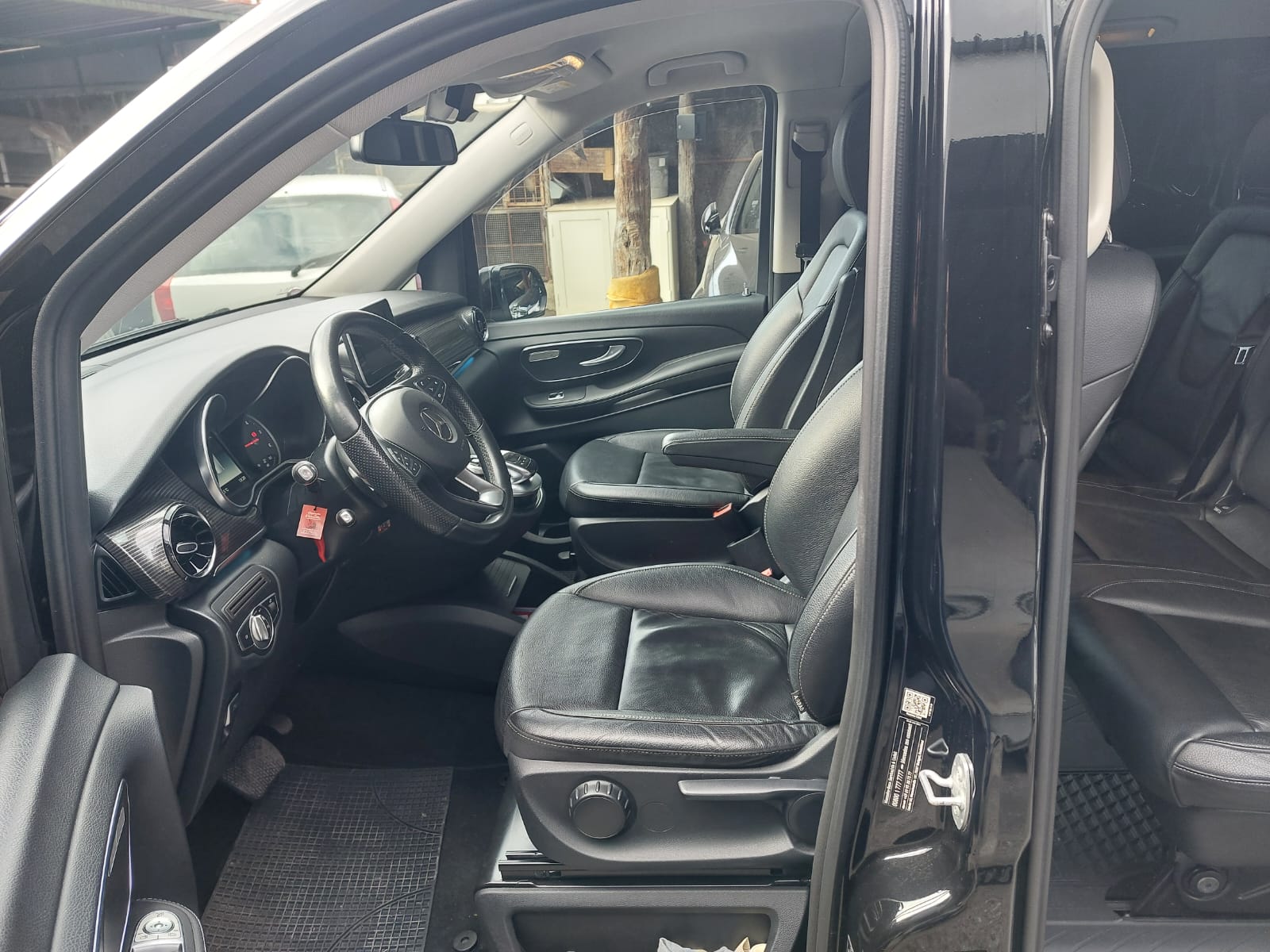 Premium Luxury Minivan Class V - Image 5