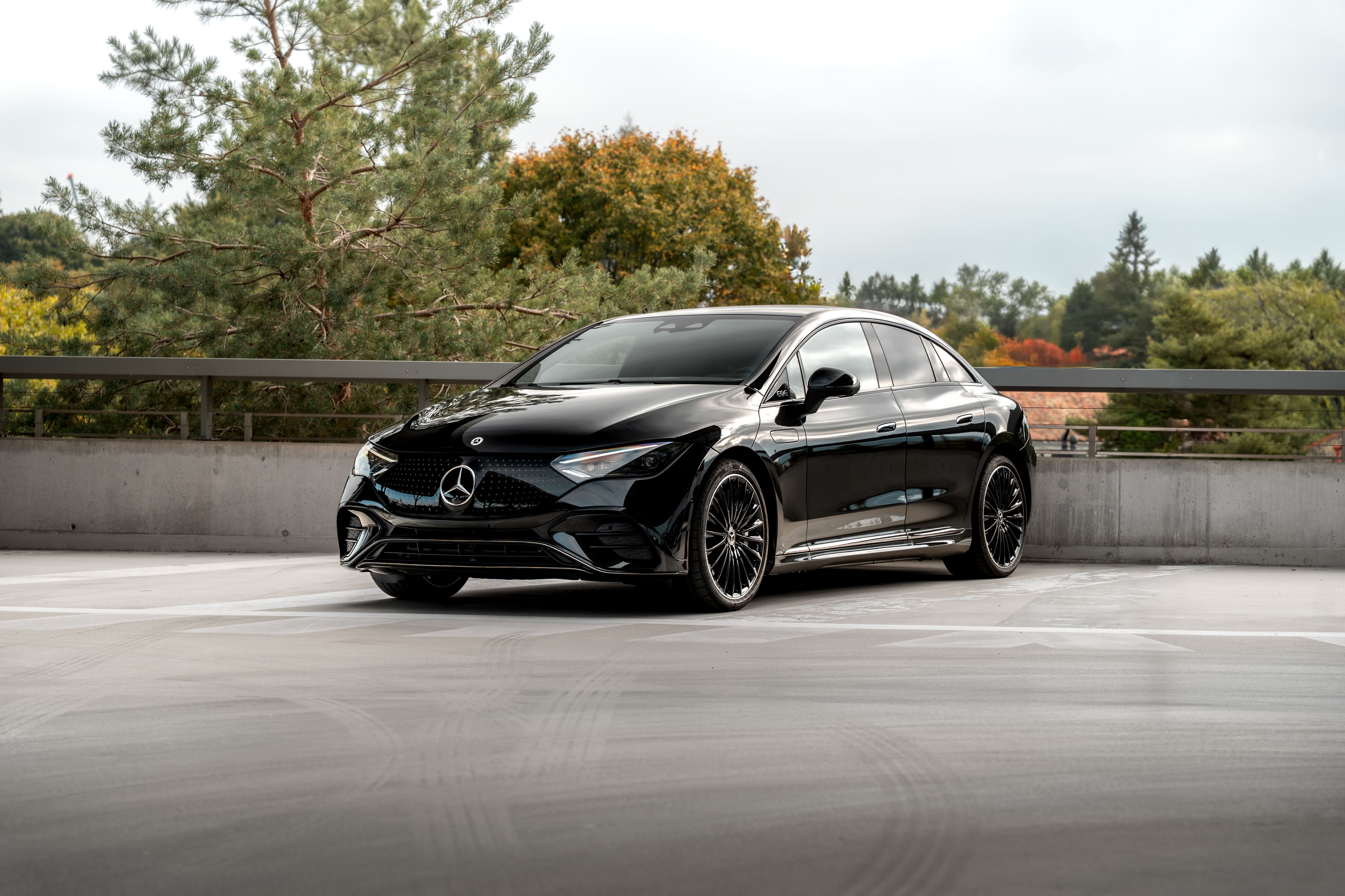 Luxury Sedan - Image 3