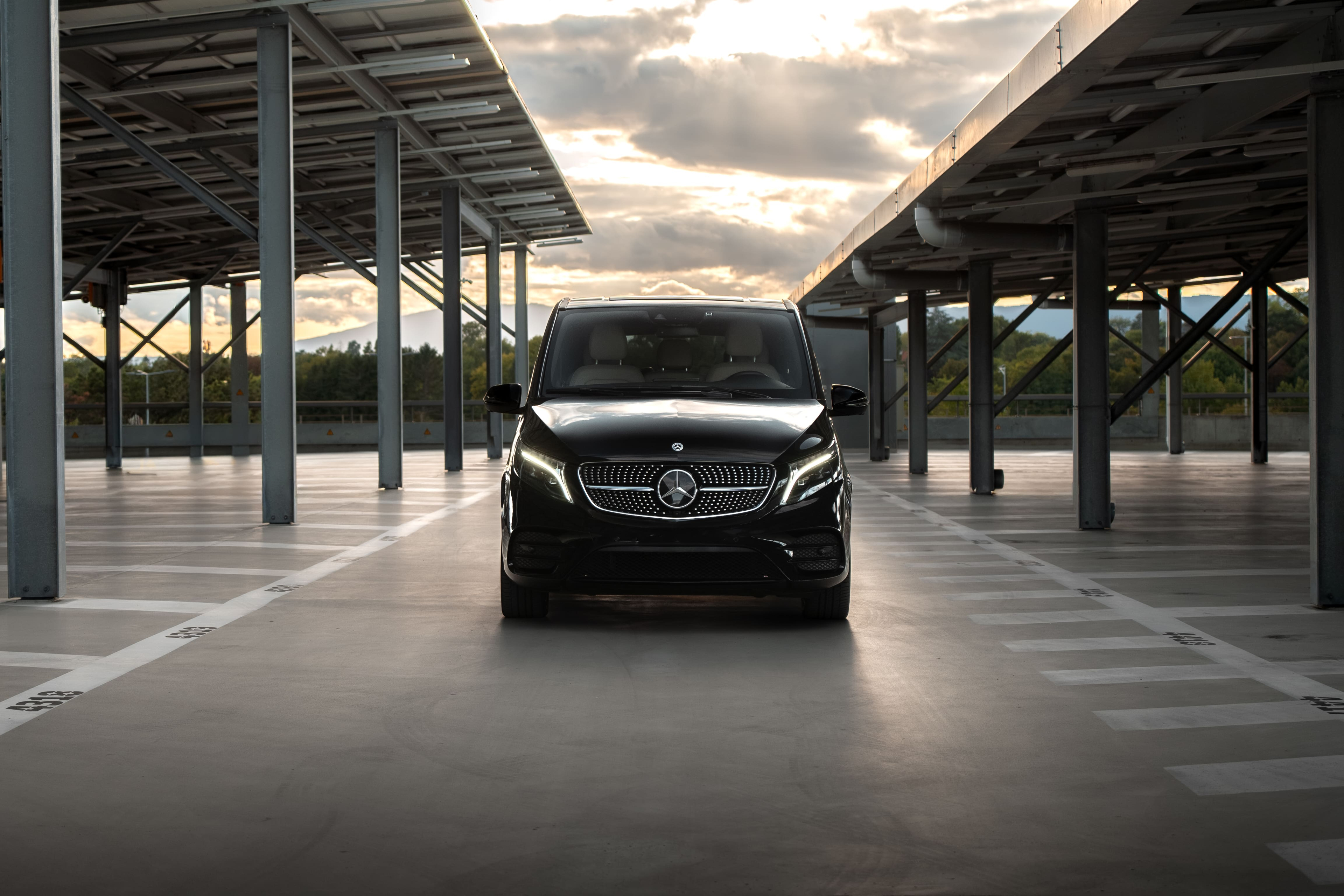 Luxury Mini Van - Image 2