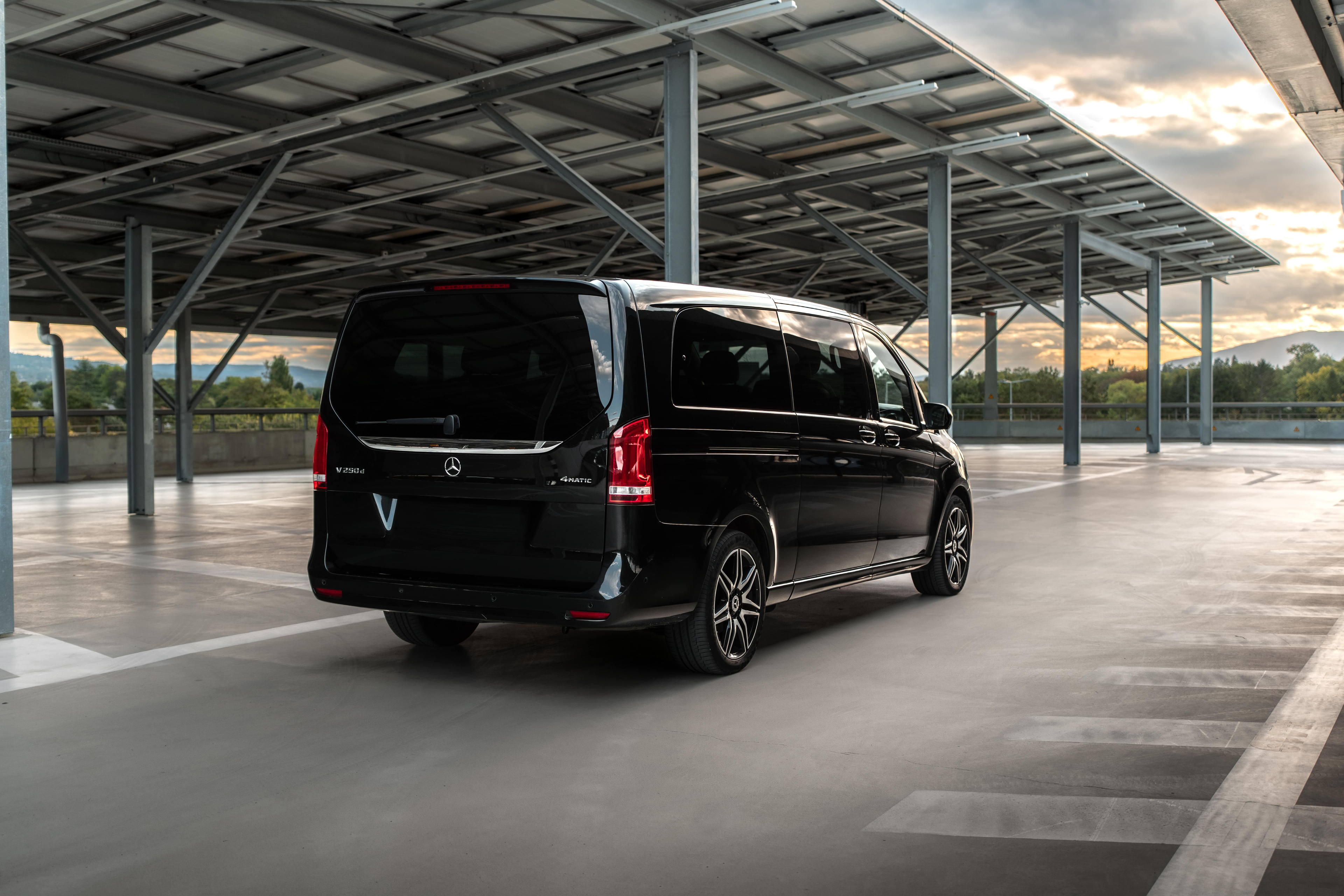 Luxury Mini Van - Image 5