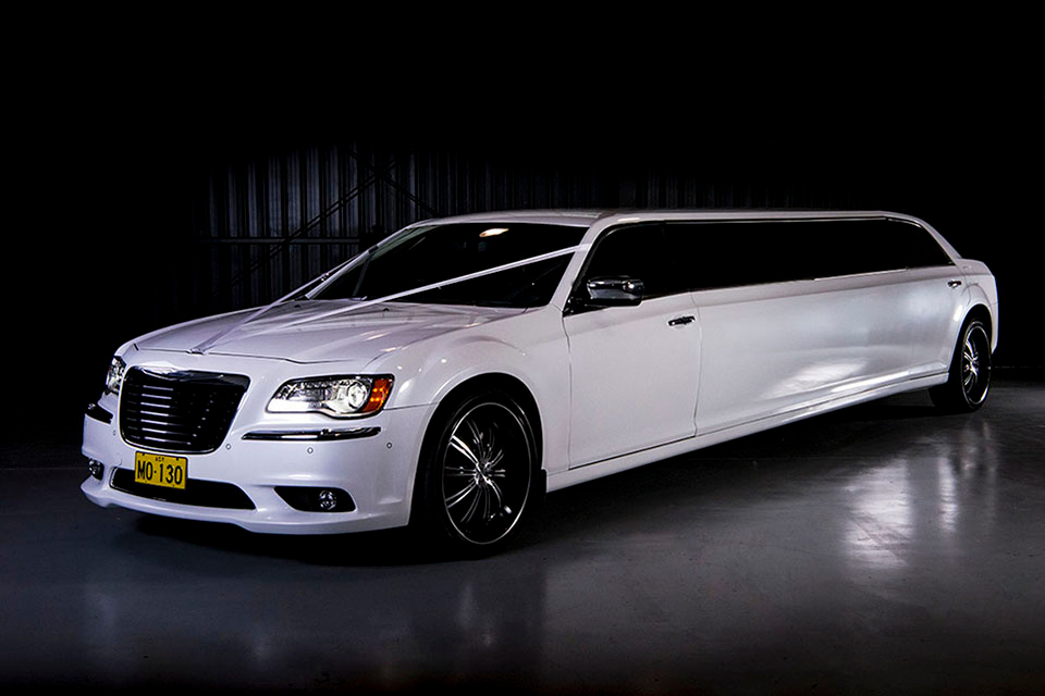 Chrysler Stretch Limo - White - Image 2