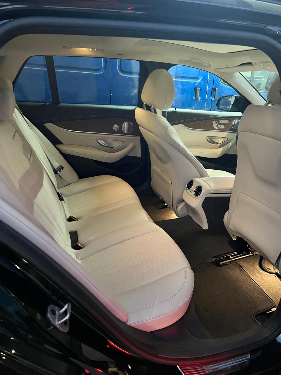 Business Class Sedan - Image 2
