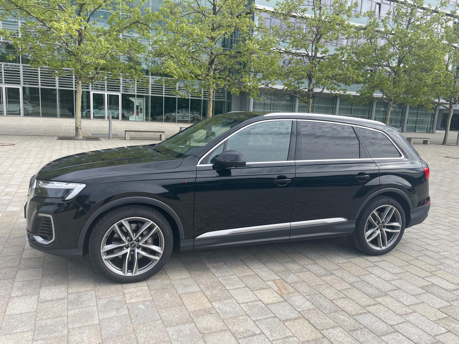 Audi Q7 luxury SUV, 7 seats, year 2025 Fleet