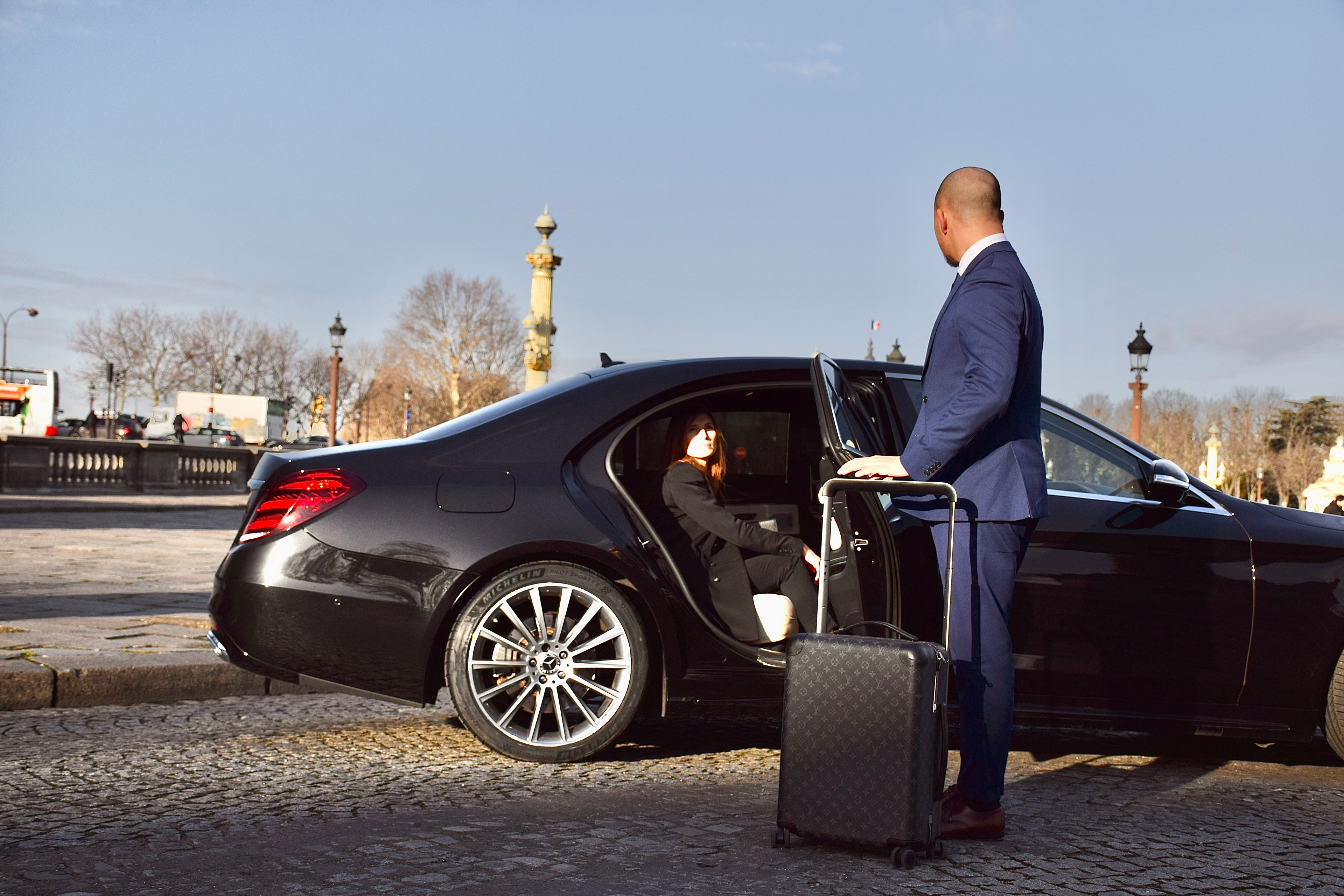 Black Road Limo - Worldwide premium chauffeur service, based in Paris.