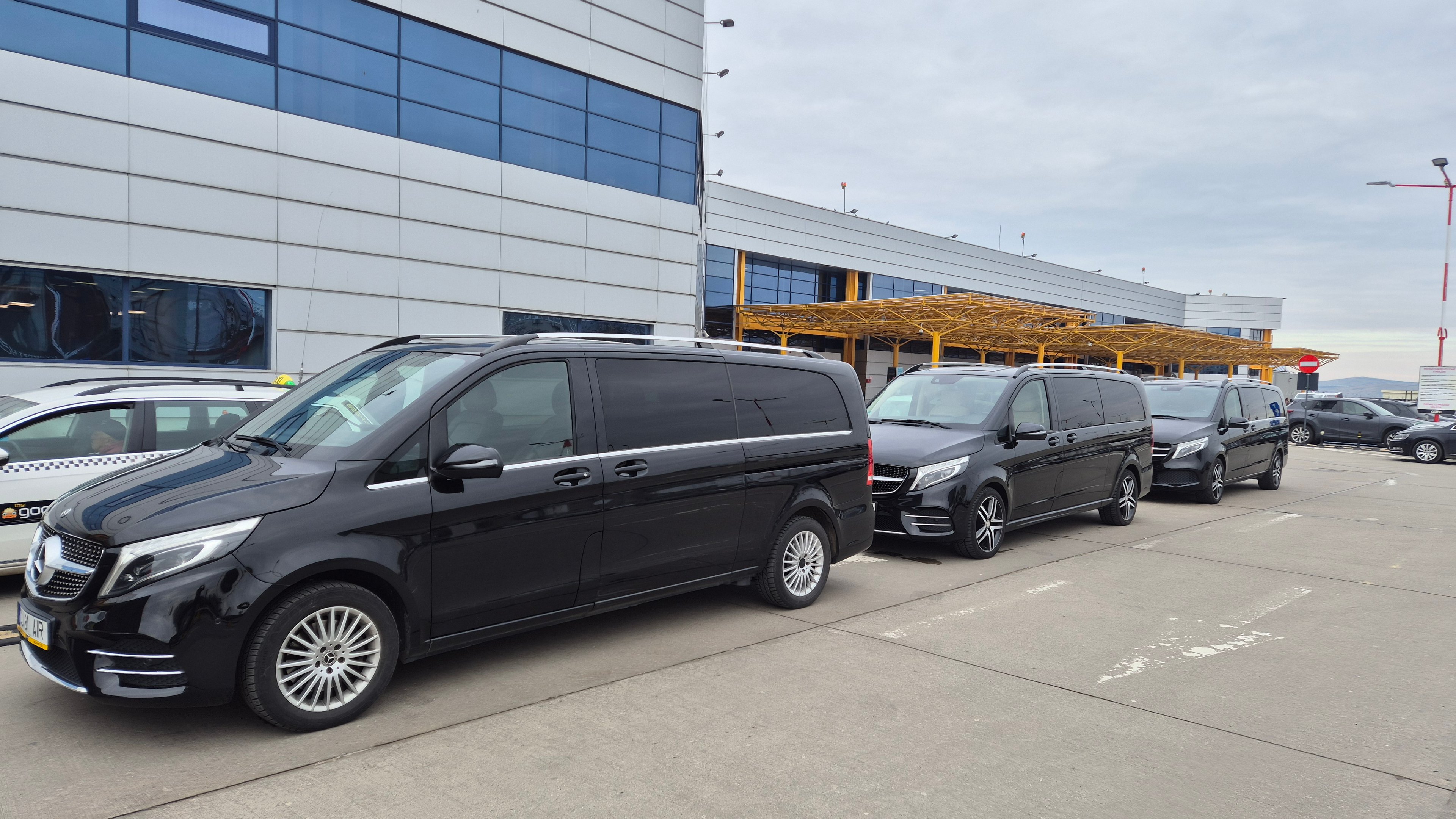 Airport Transfers & Chauffeur services