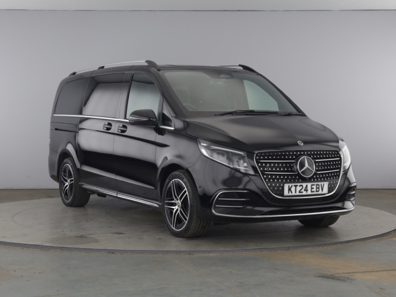V2 Mercedes V Class Obsidian Black with Silk Beige Leather, Privacy Glass, Dual Climate Control. Fleet