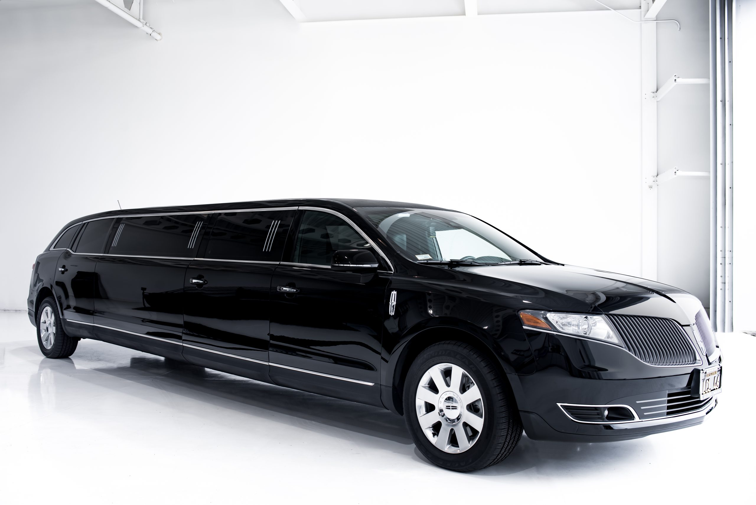 8 Passenger Stretch Lincoln Fleet
